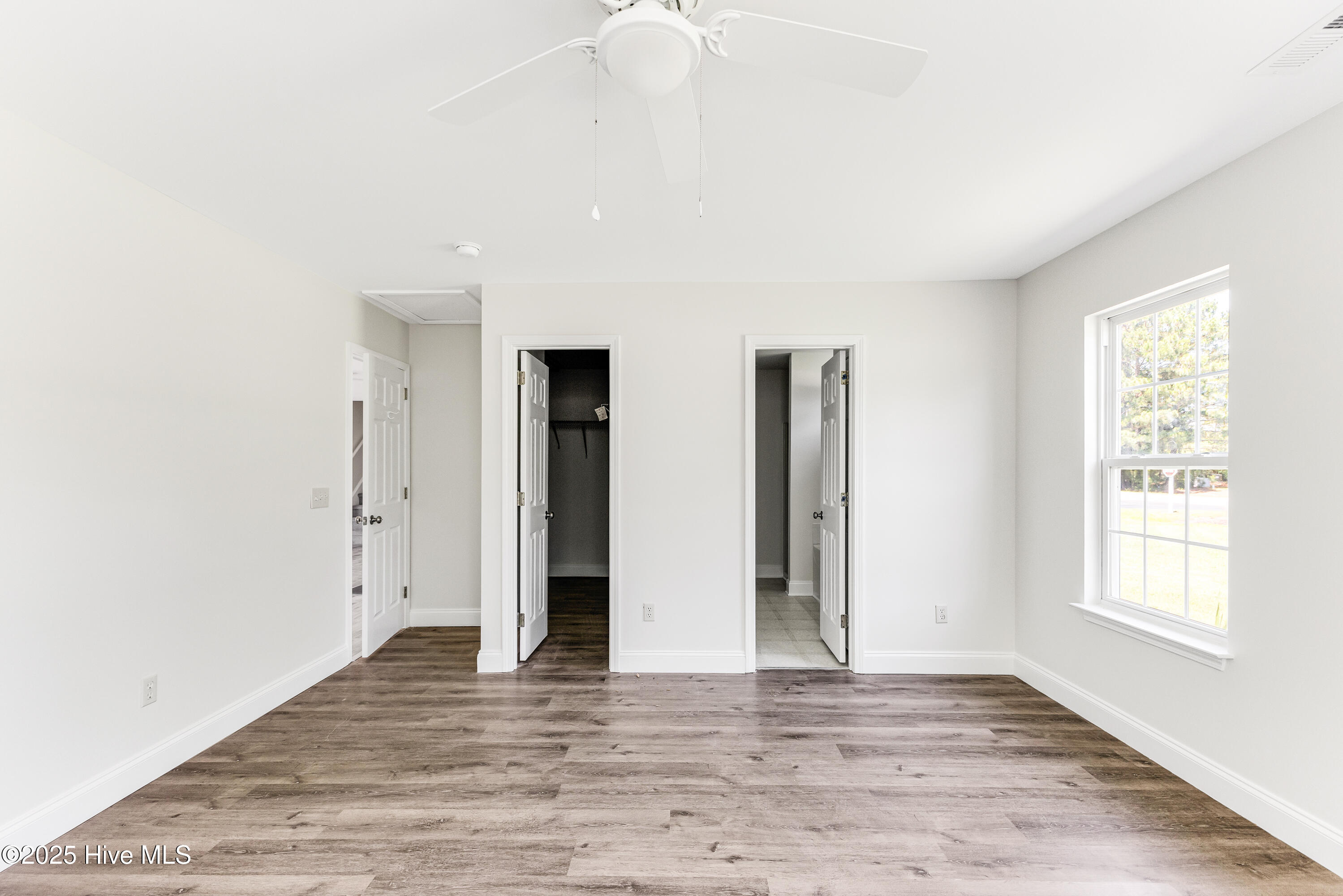 100563033 | Photo 25