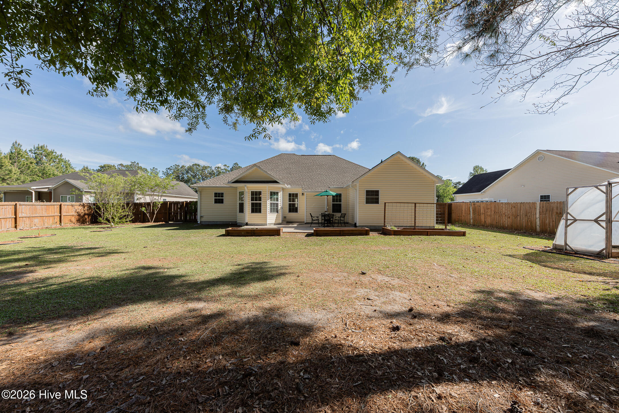 100566489 | Photo 51