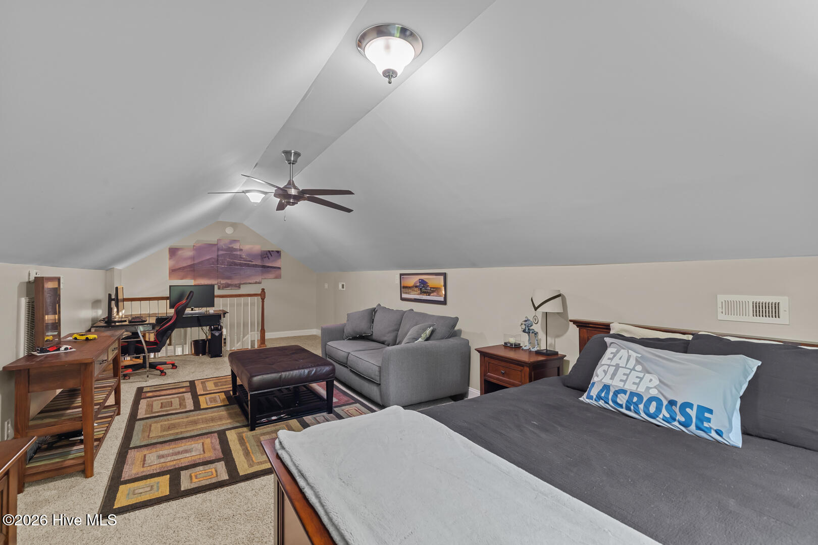 100557590 | Photo 63