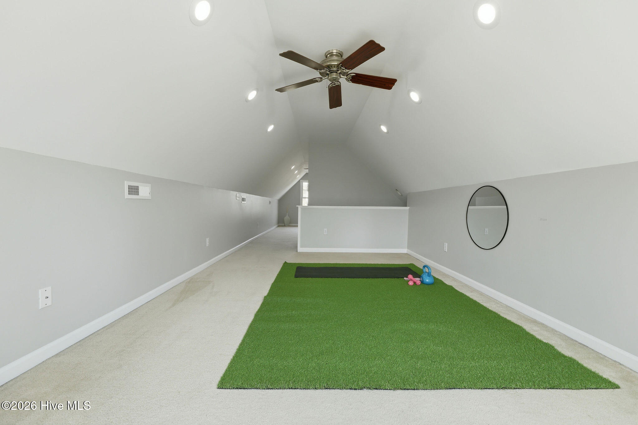 100565537 | Photo 88