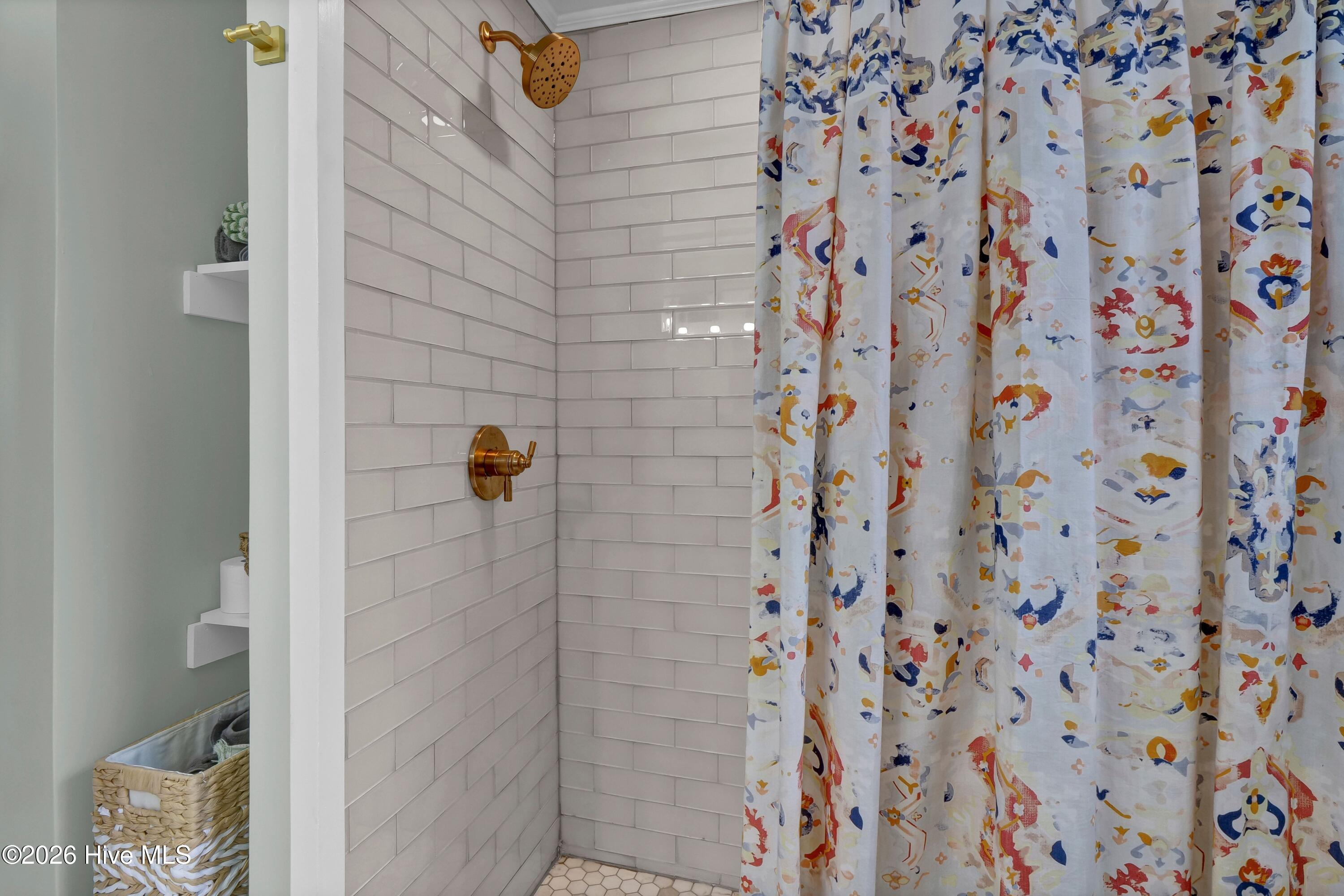 100562597 | Photo 16