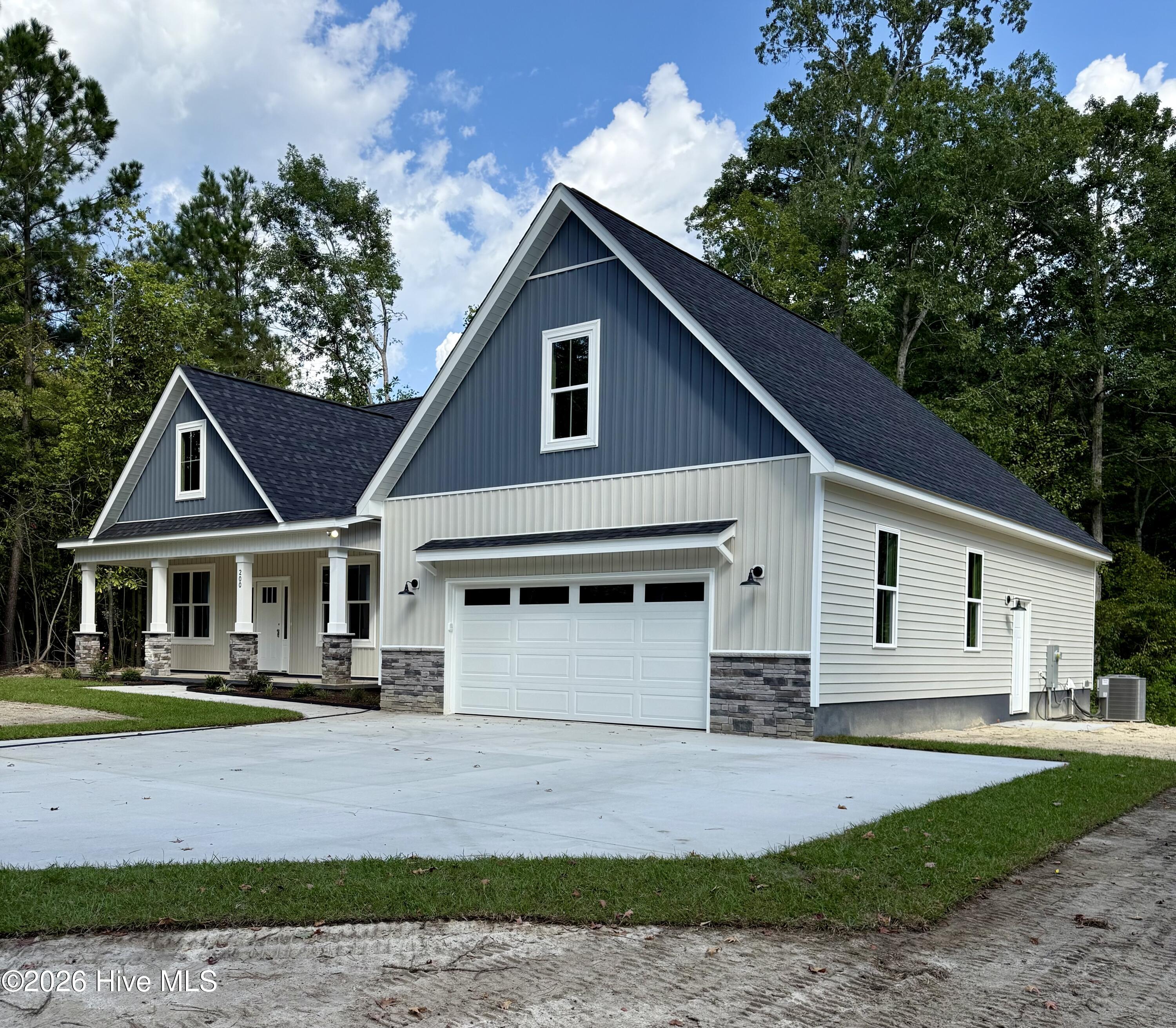 Photo 3 of Single family home for sale at 200 S Dimock Rd, Washington, NC 27889 | MLS# 100604803 | Listing updated on 2026-09-19