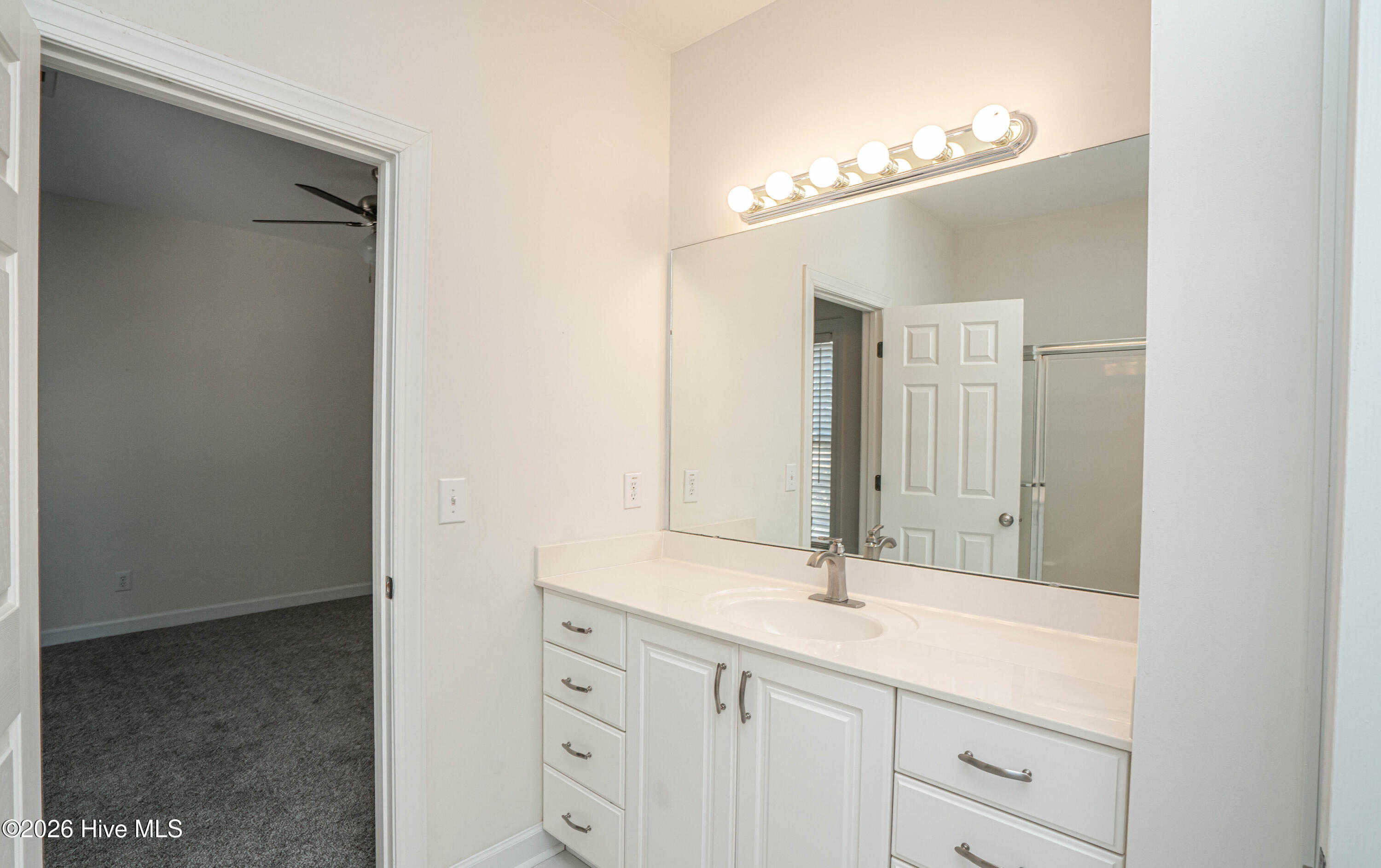 100553430 | Photo 52