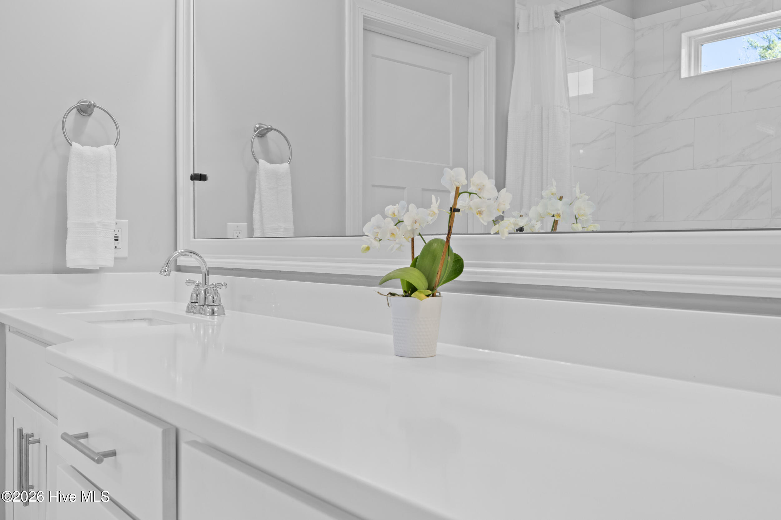 100570298 | Photo 27