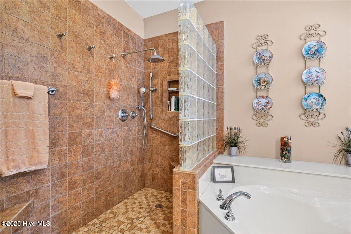 100539868 | Photo 27