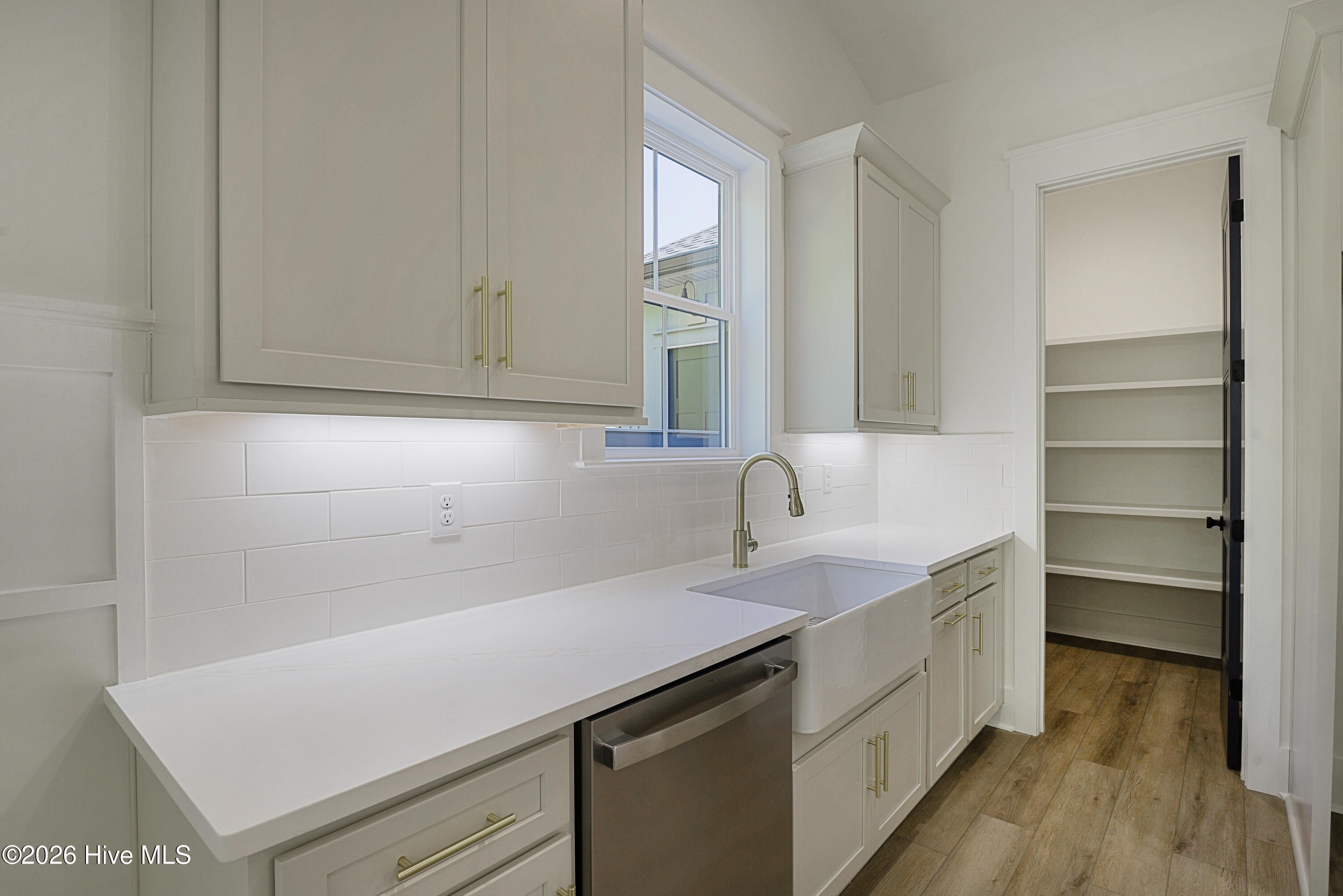 100563417 | Photo 27