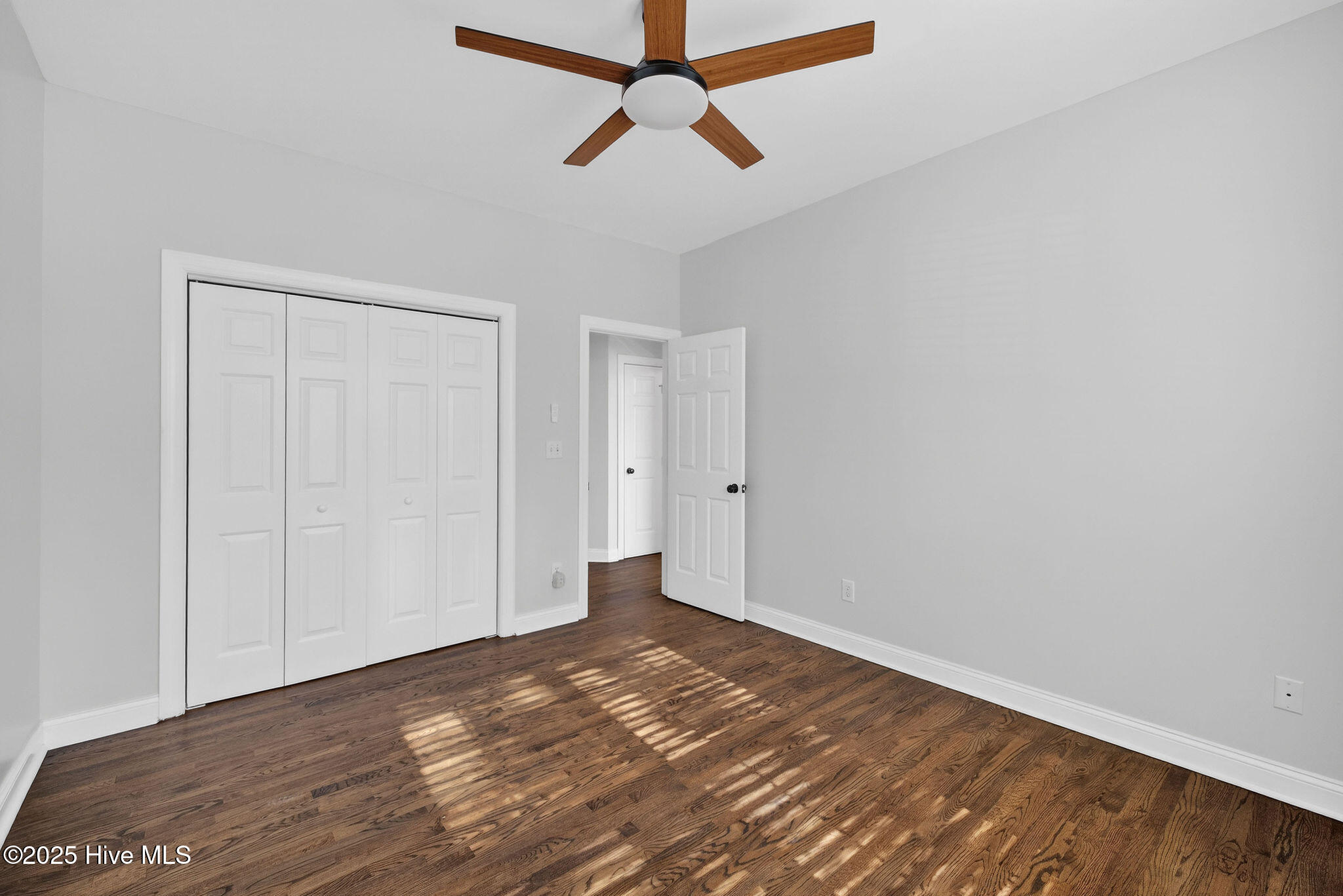 100544909 | Photo 25