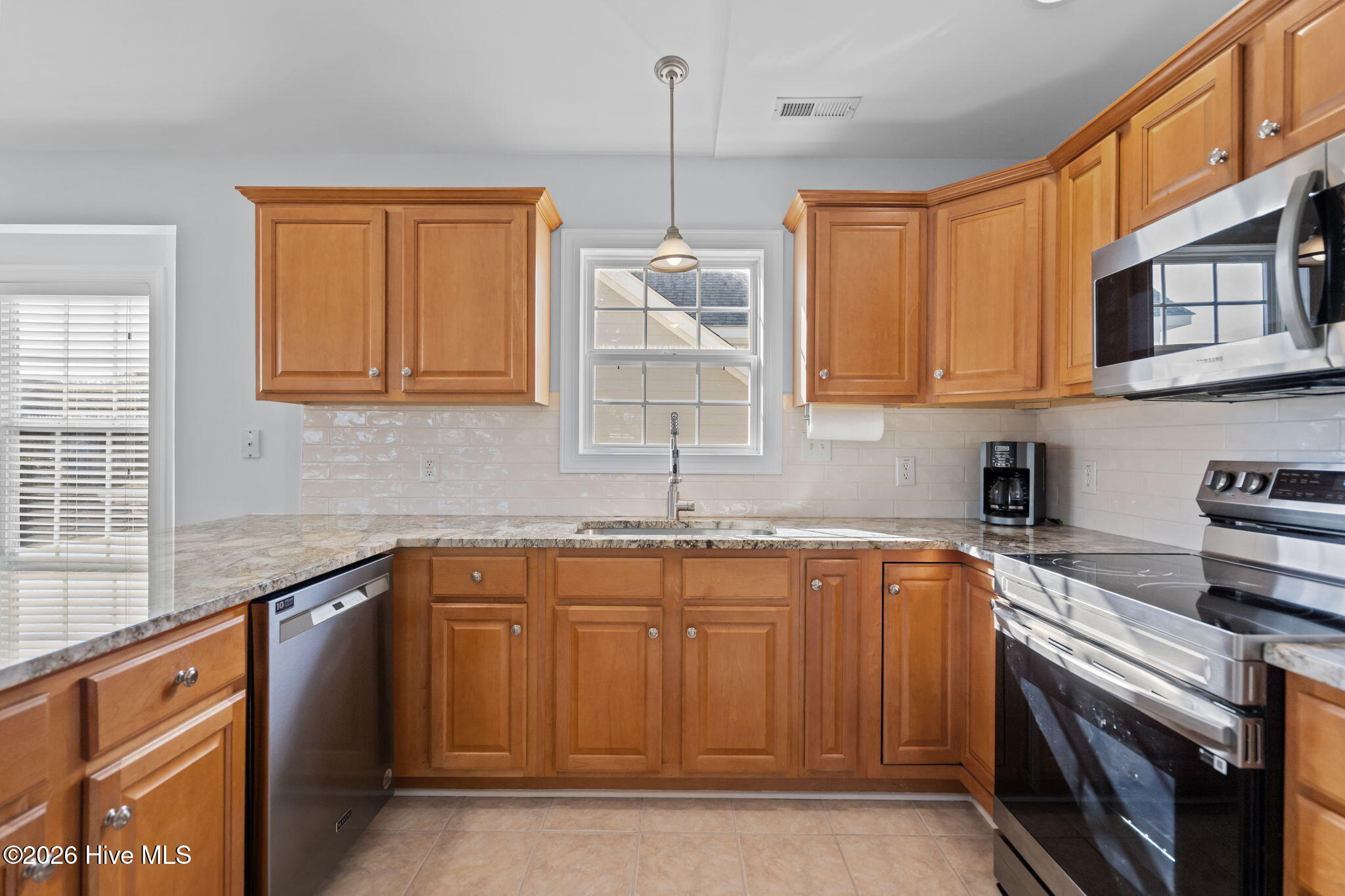 100547752 | Photo 14