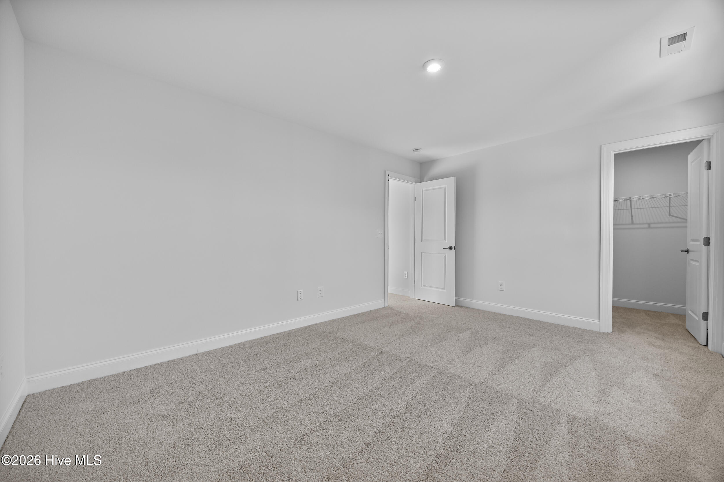 100527051 | Photo 45