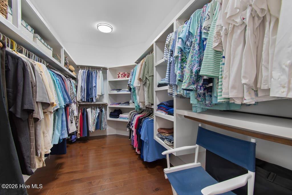 100562919 | Photo 43