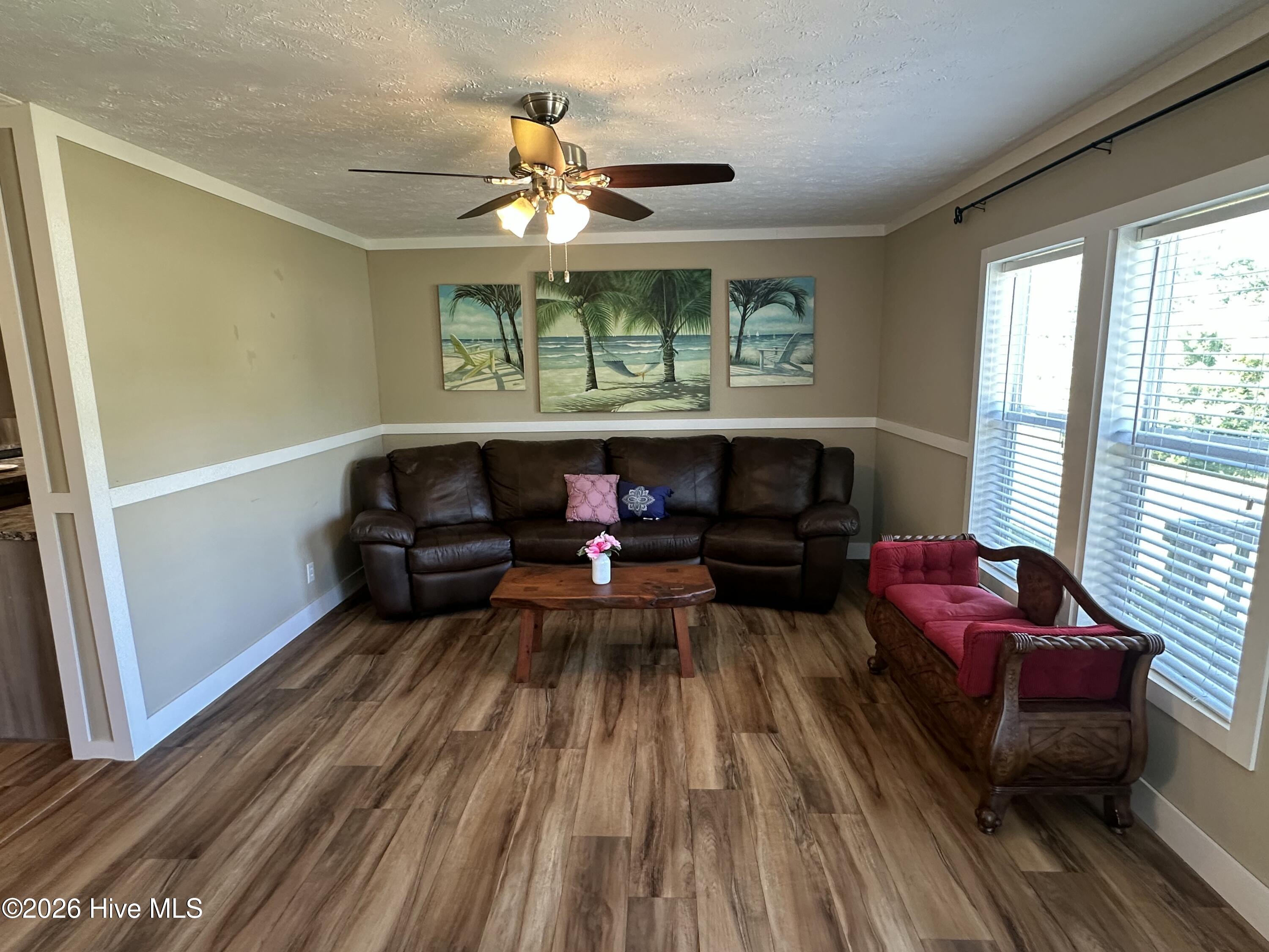 100570080 | Photo 10