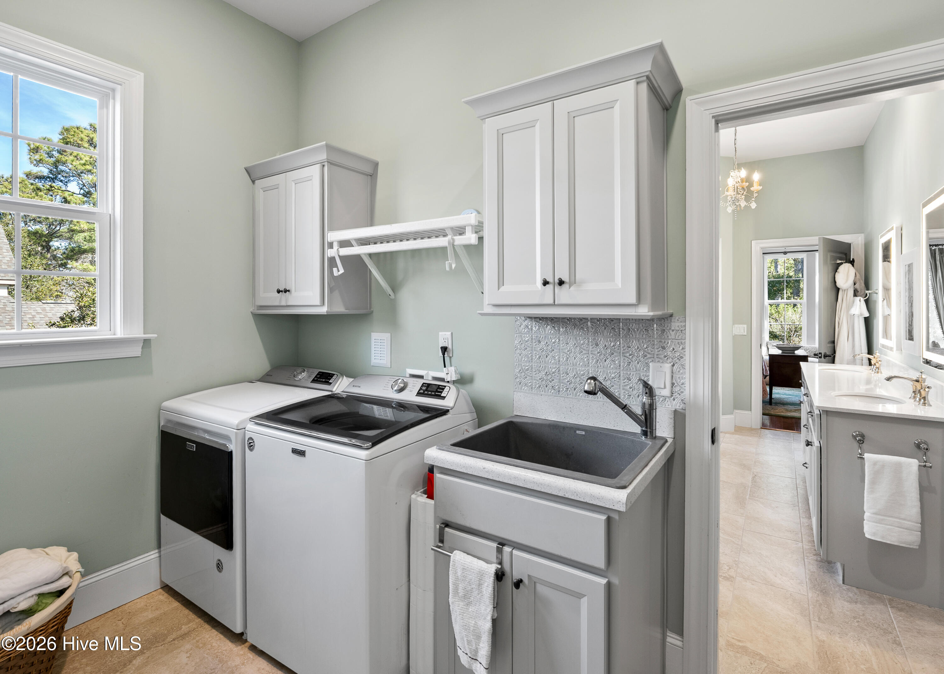 100550882 | Photo 32