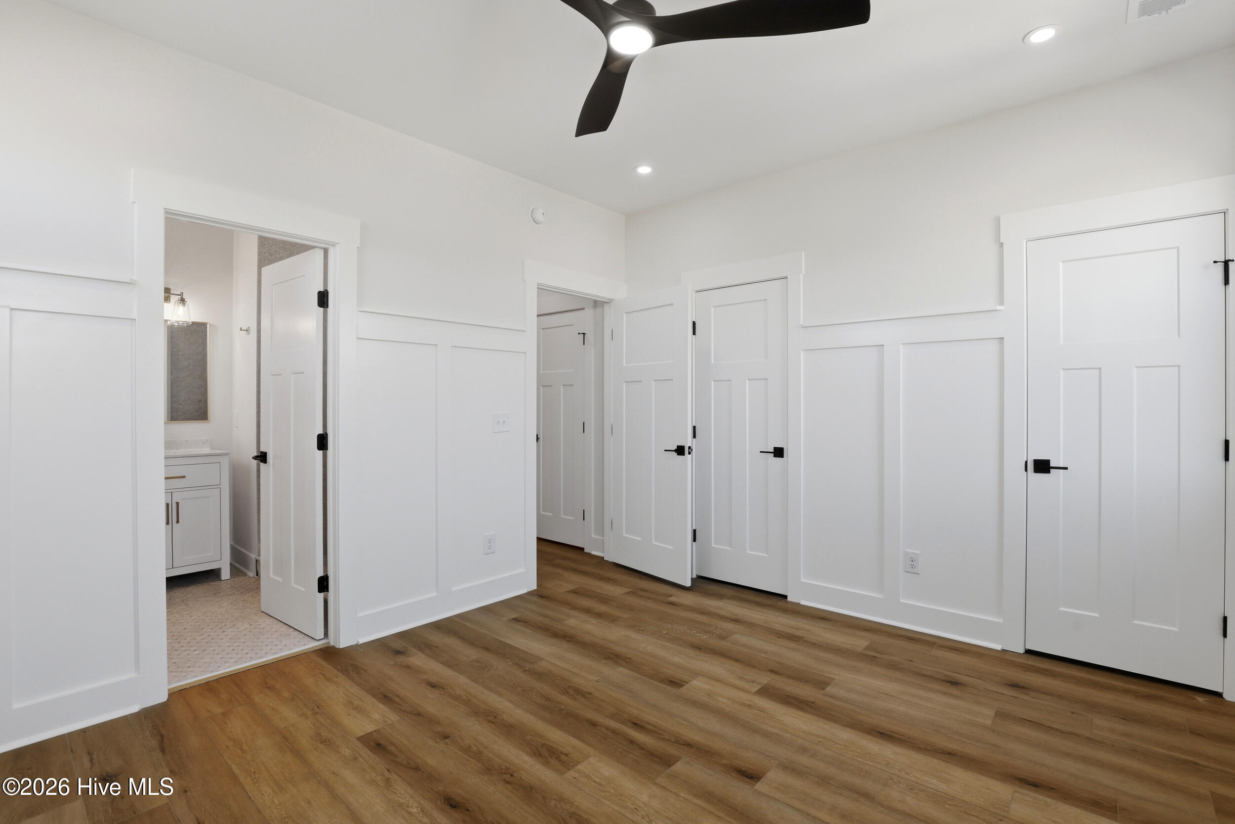 100562873 | Photo 16