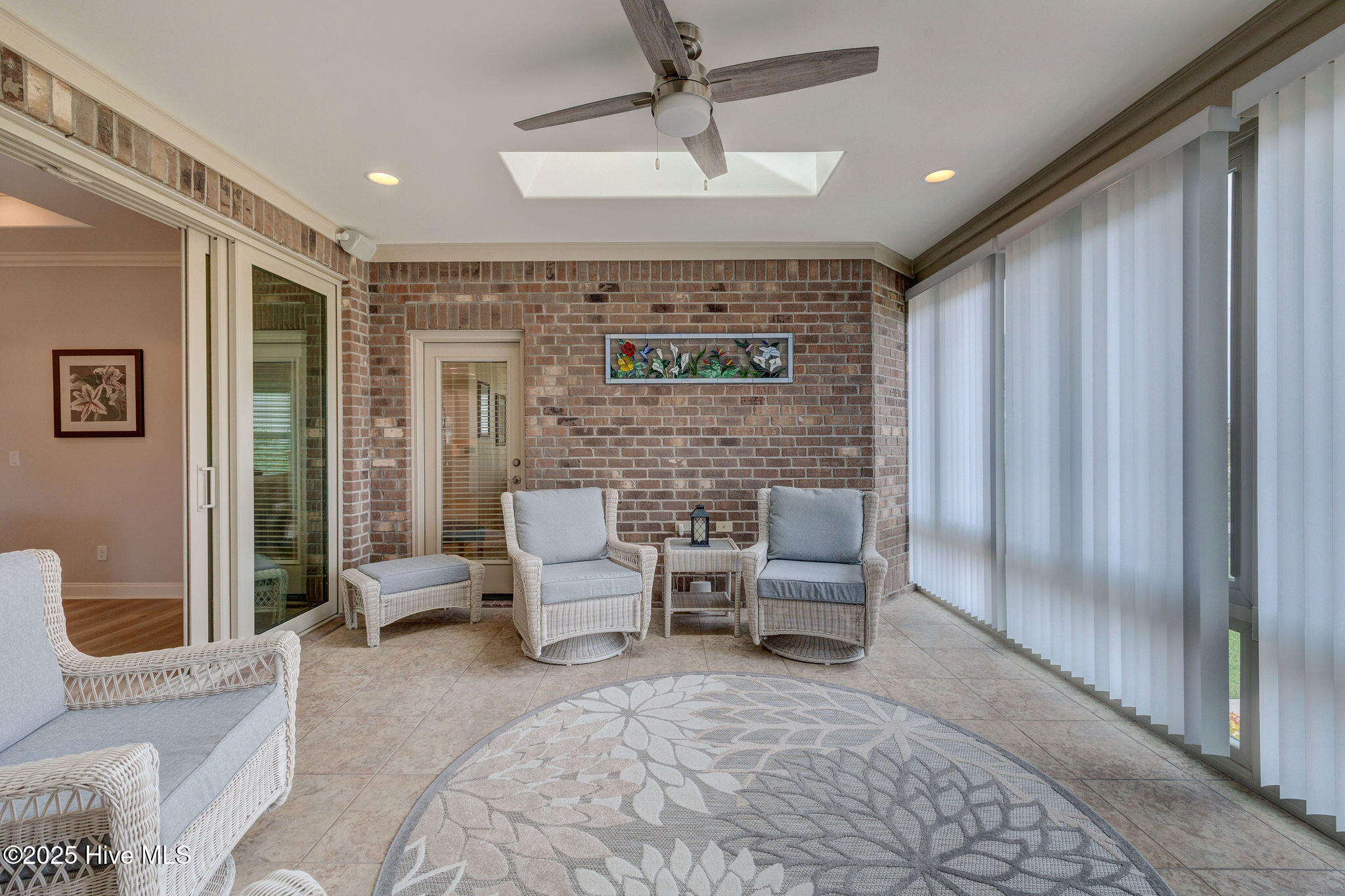 100549436 | Photo 43