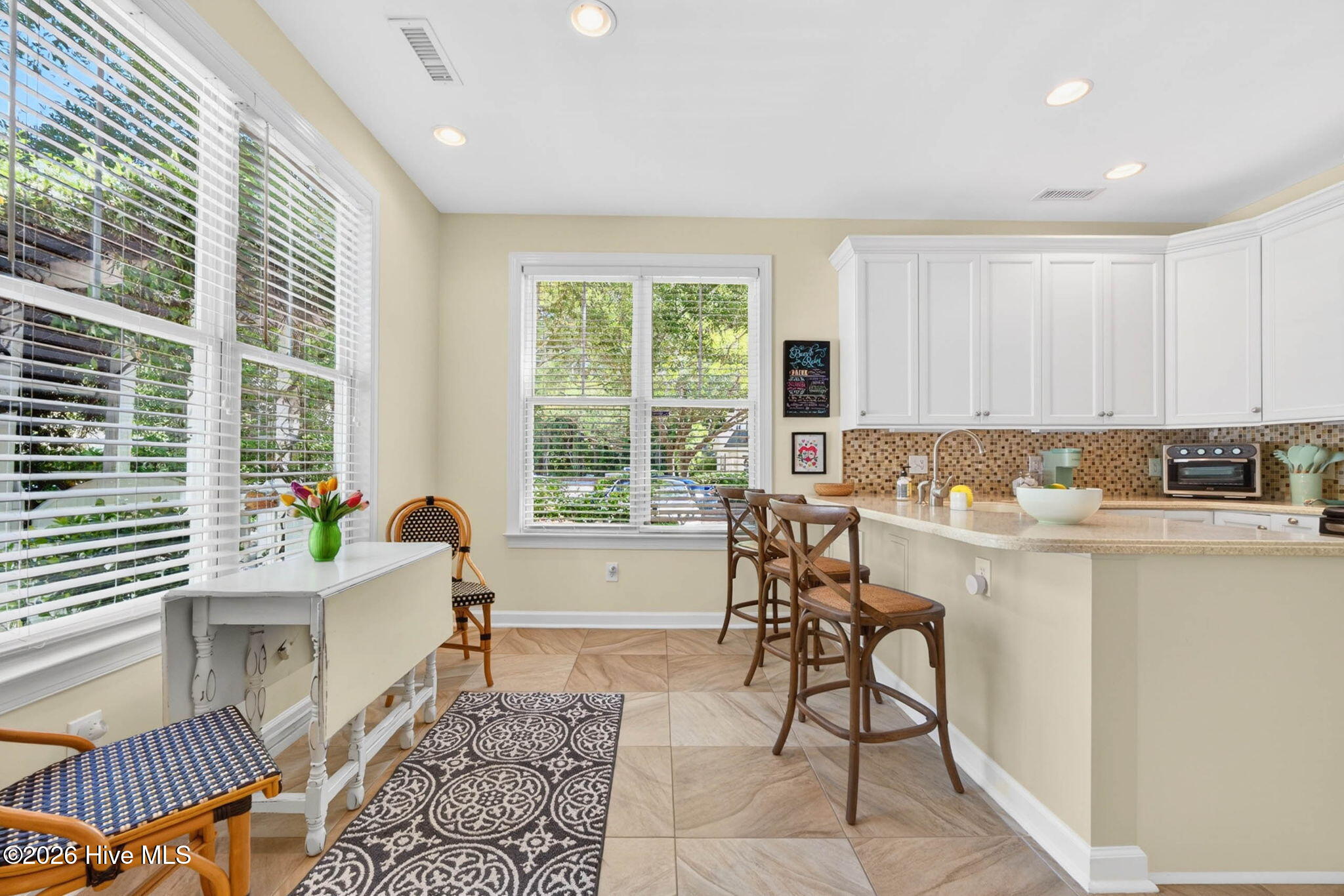 100570358 | Photo 18