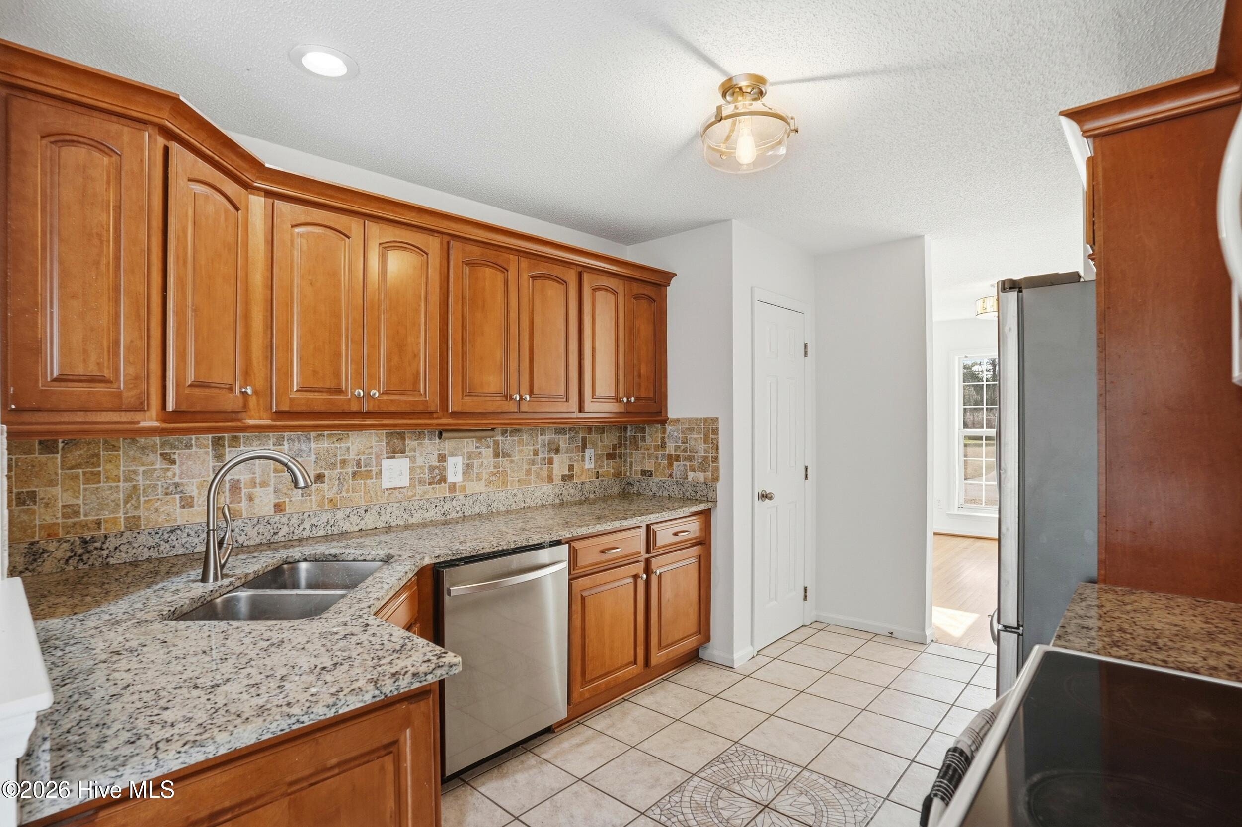 100553859 | Photo 12