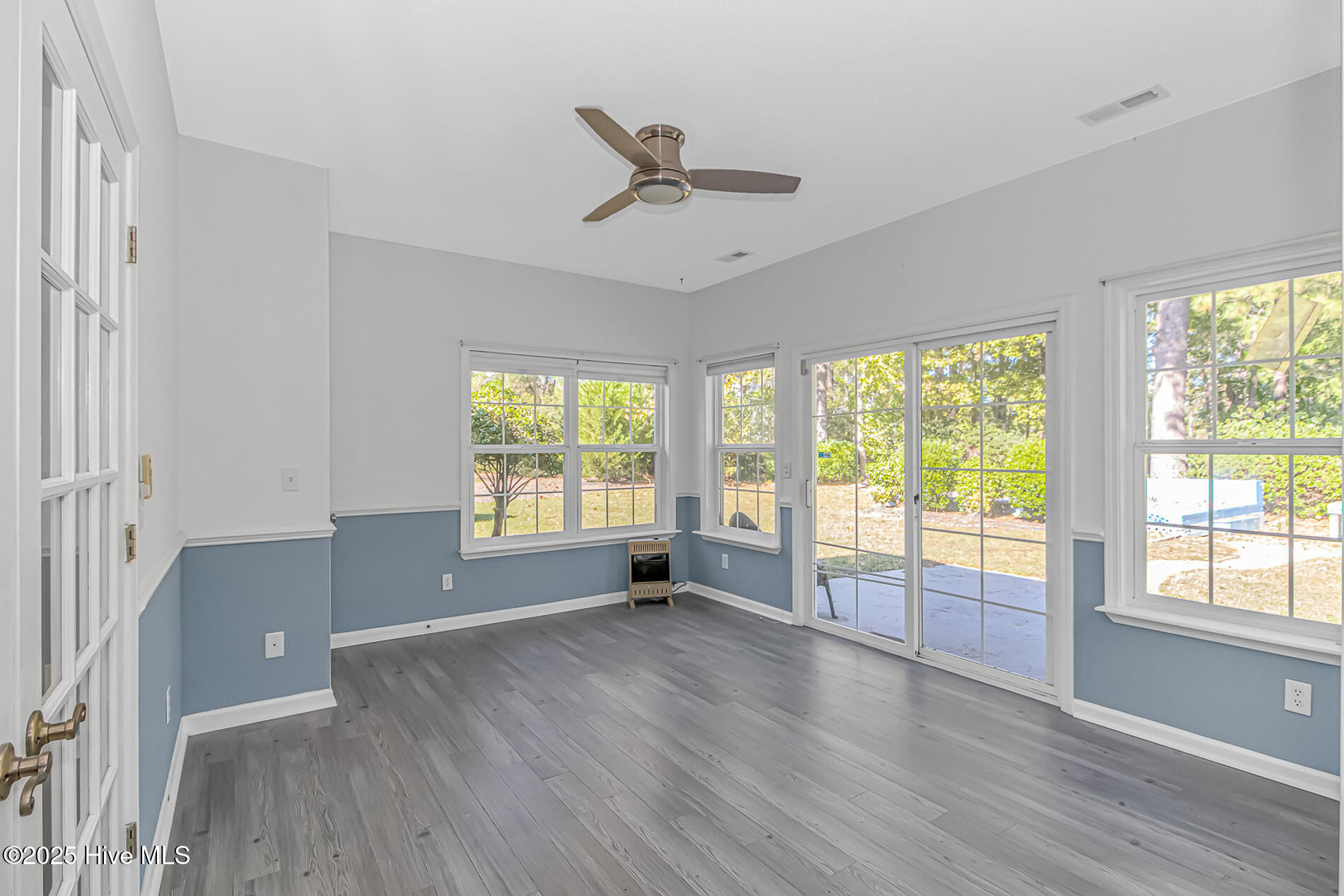 100536588 | Photo 22