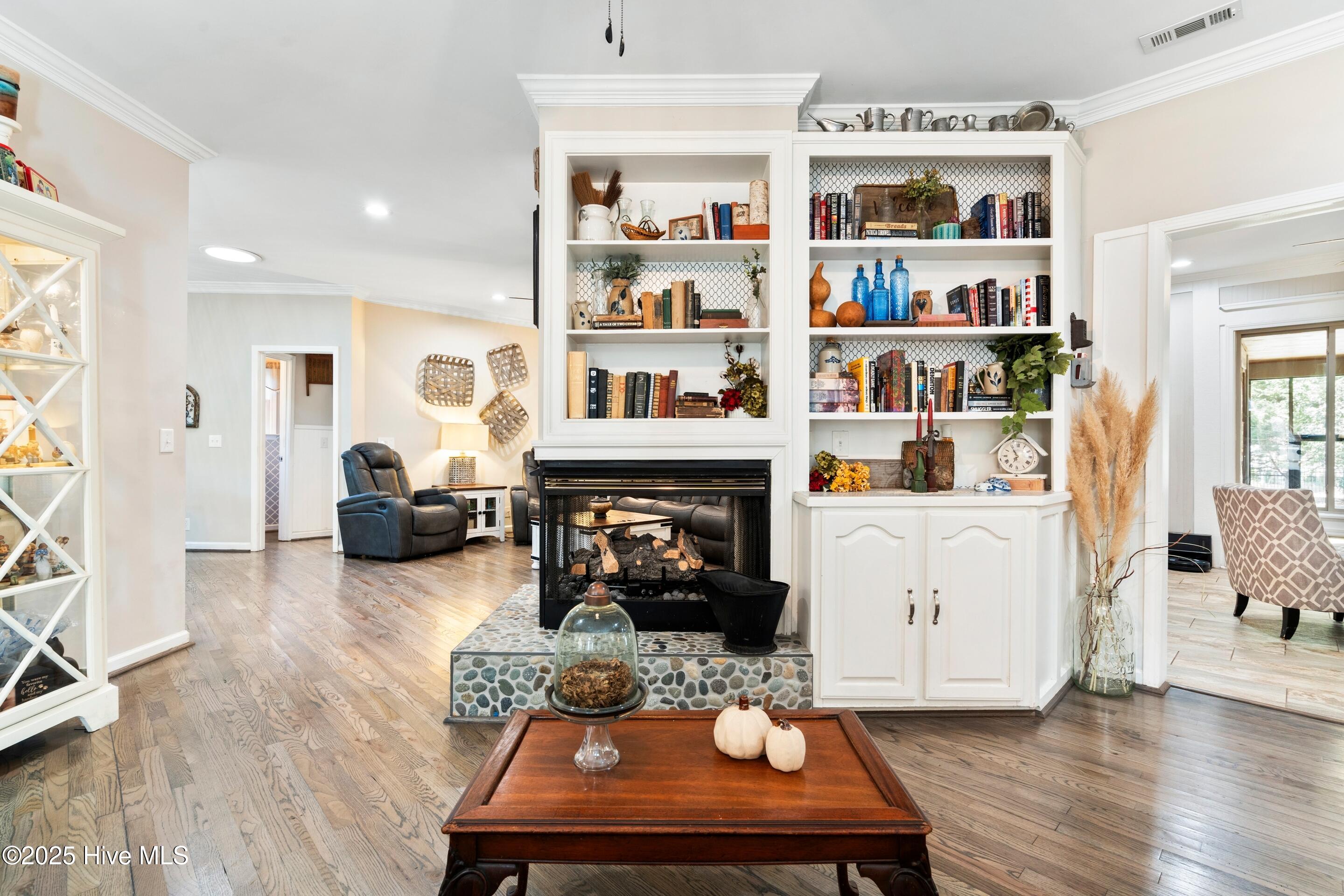 100538310 | Photo 20