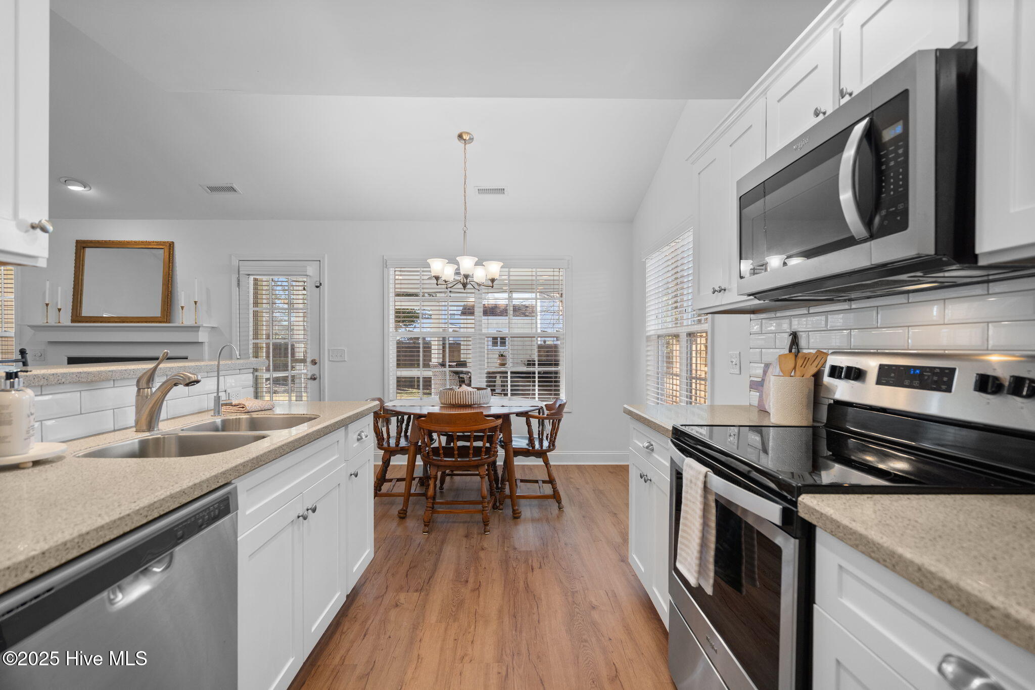 100541640 | Photo 14