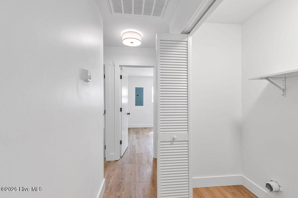 100566377 | Photo 13