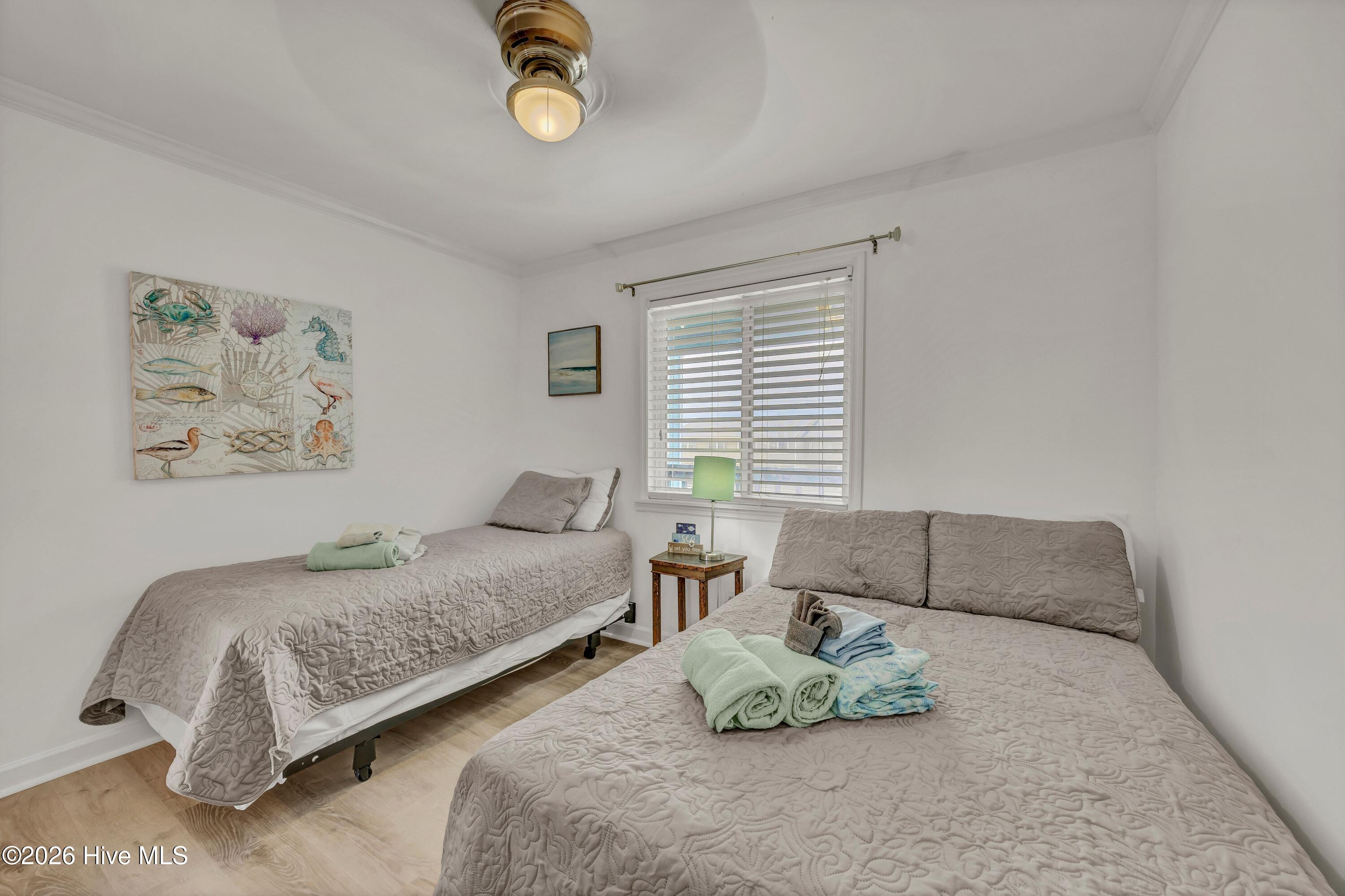 100570370 | Photo 16