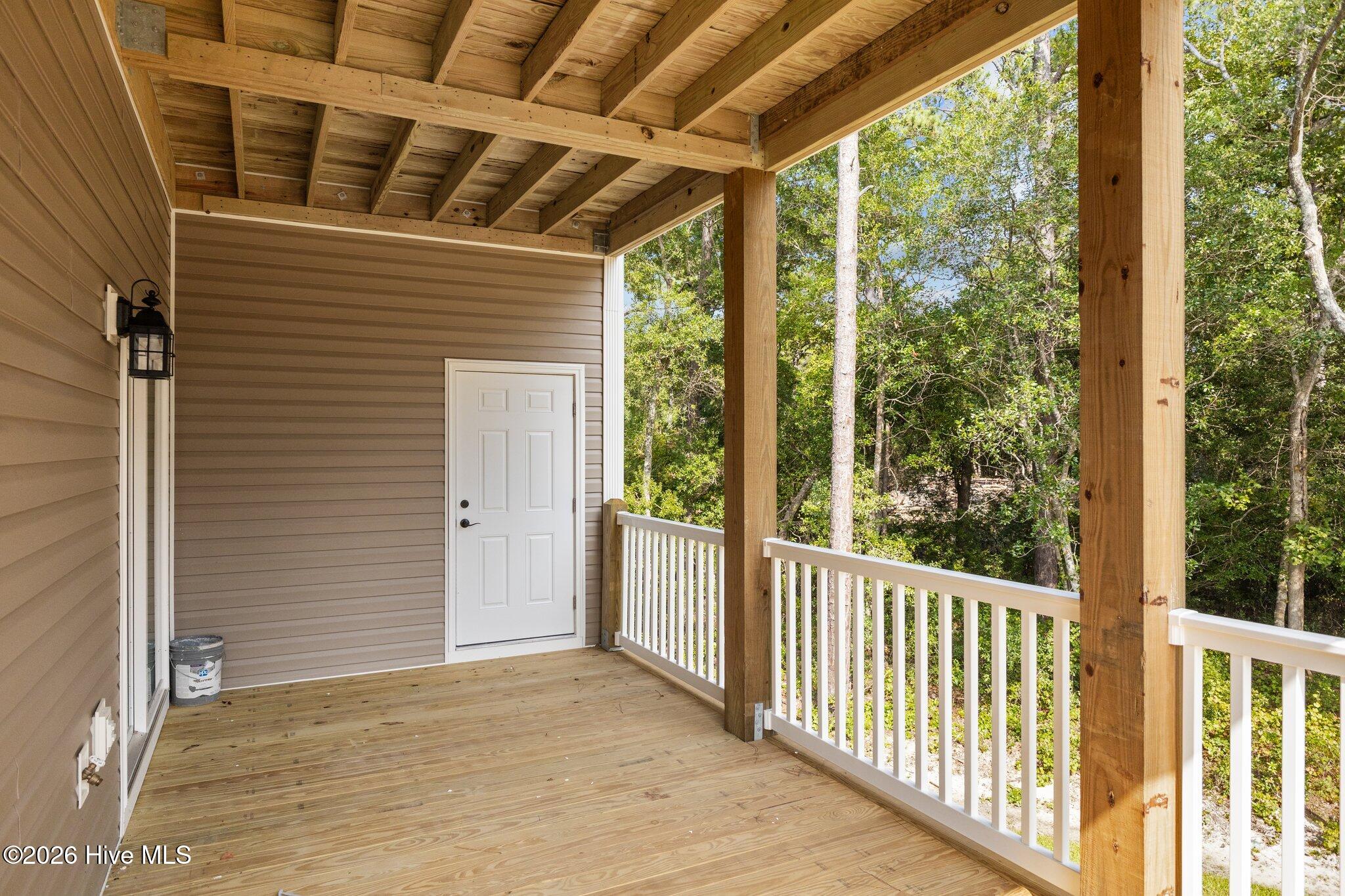 100563198 | Photo 33