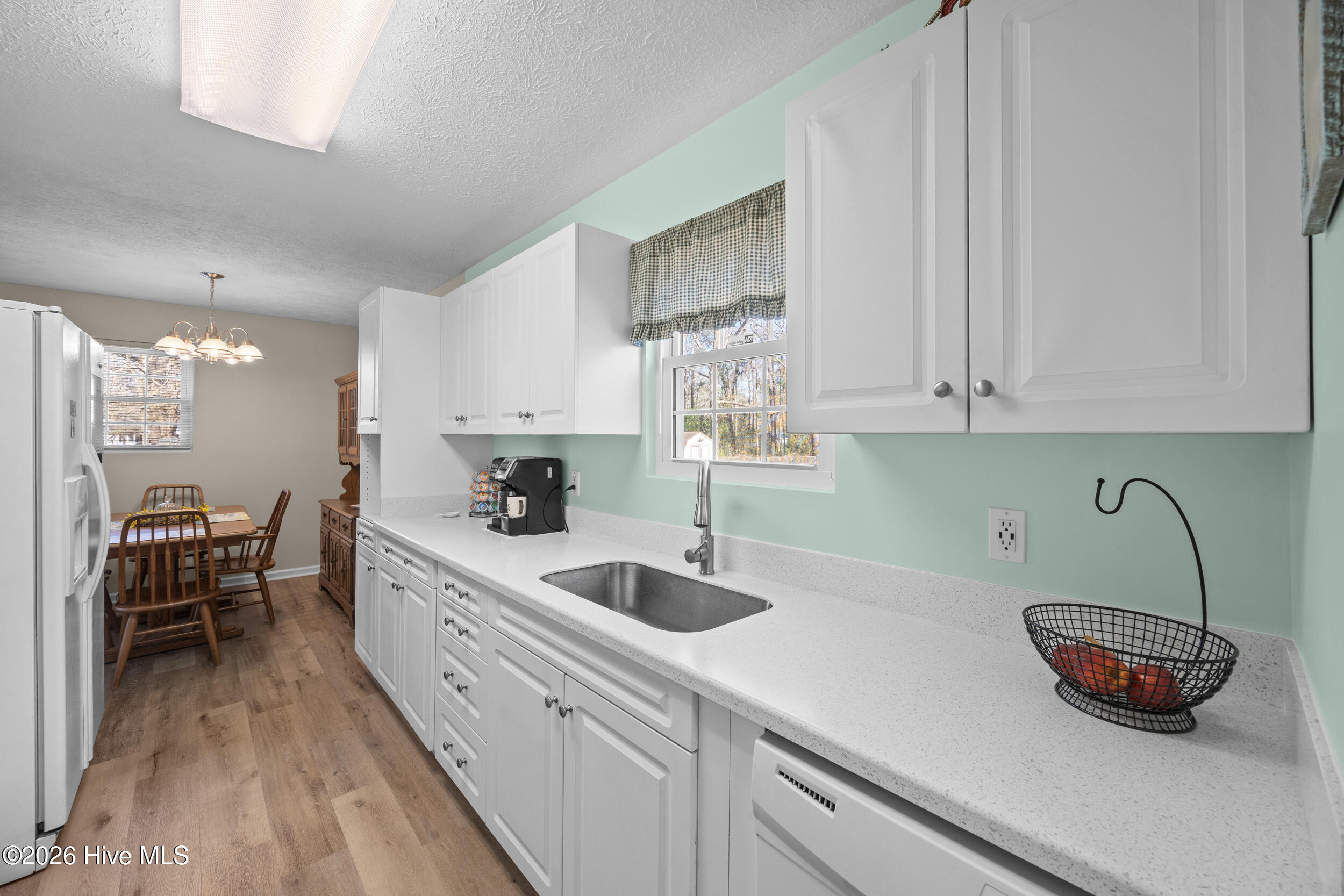 100560402 | Photo 16