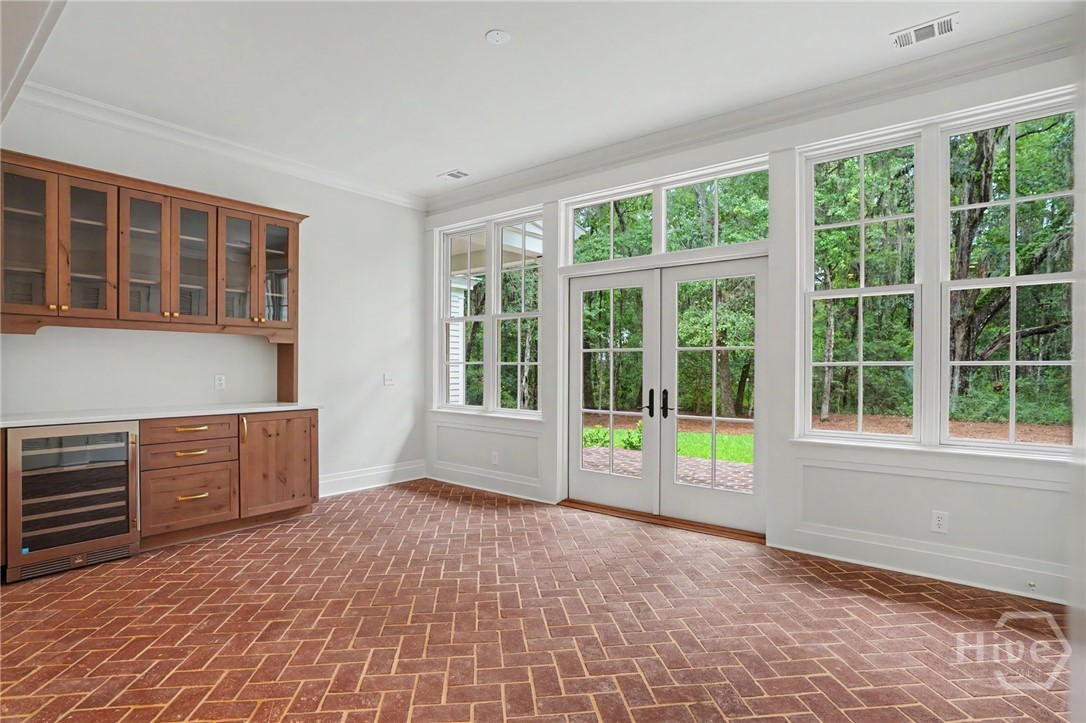 Sunroom / Bar