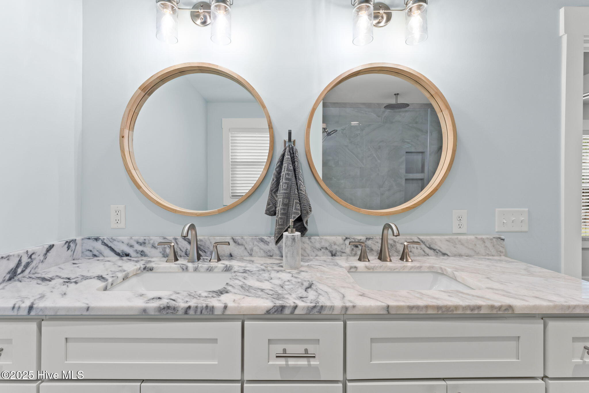 100509282 | Photo 23