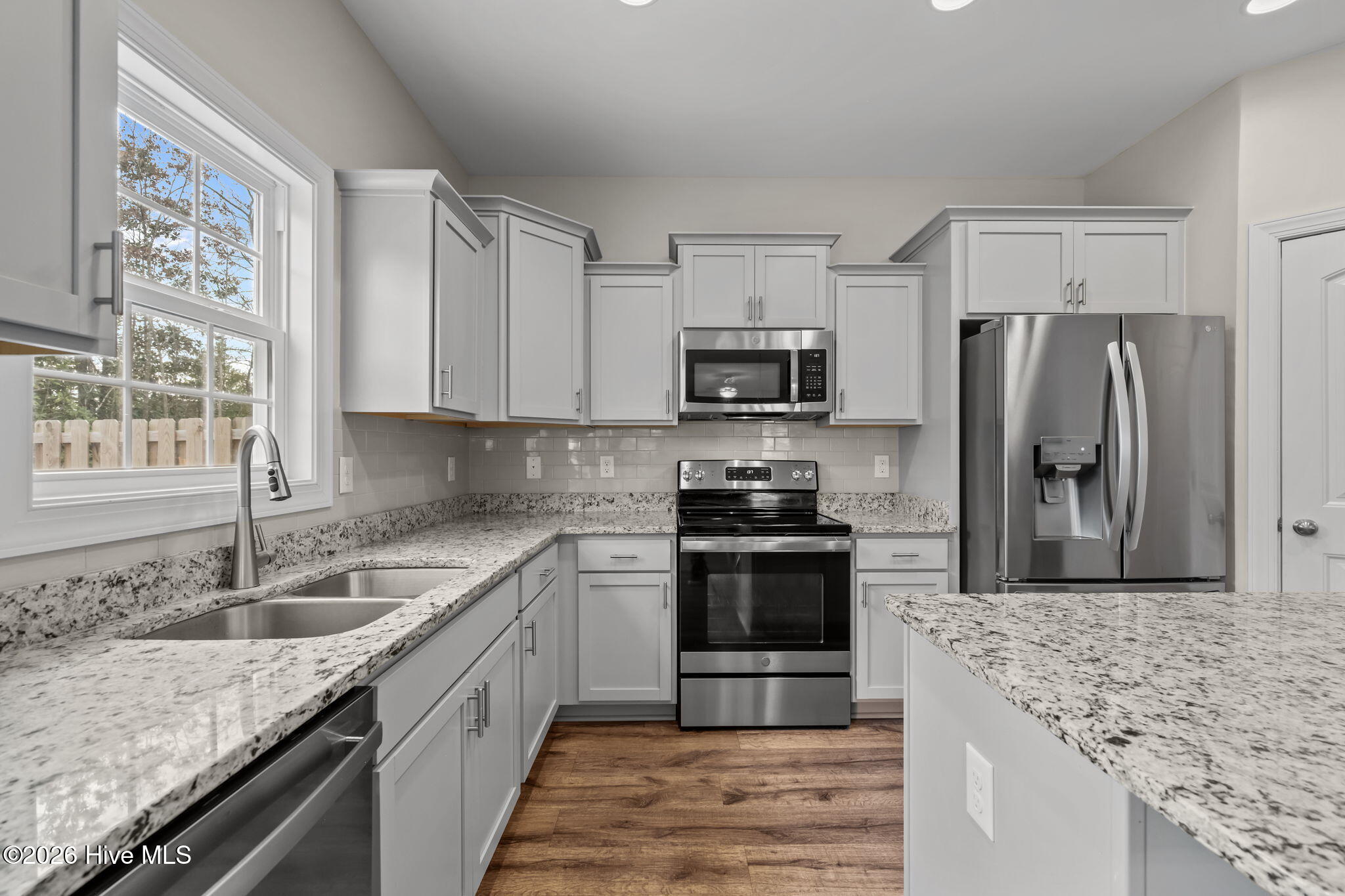 100549197 | Photo 24