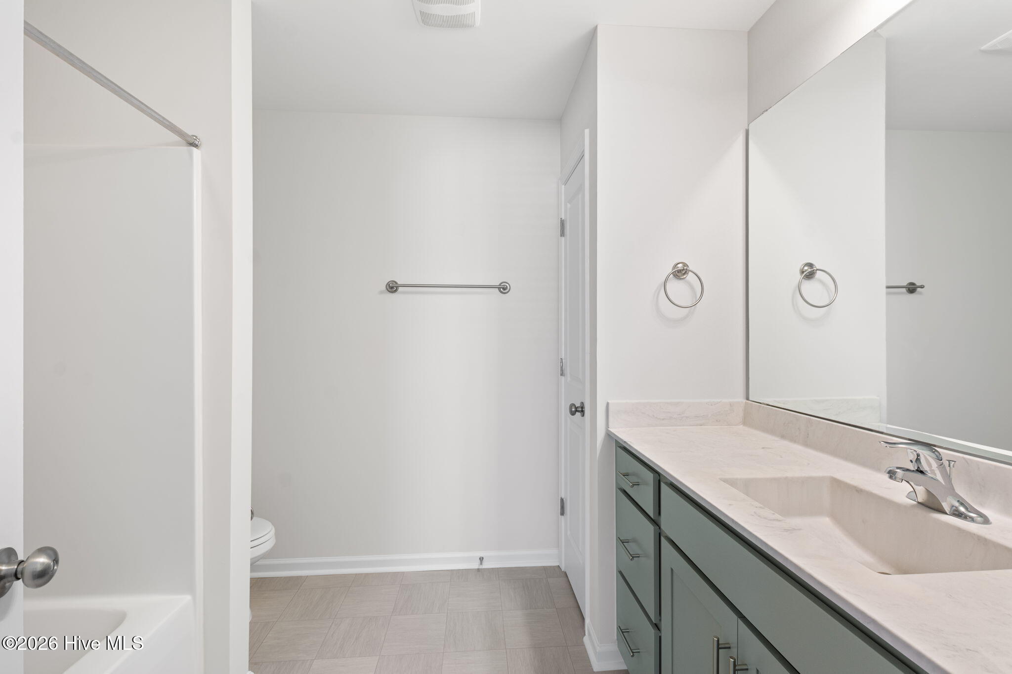 upstairs bath 2