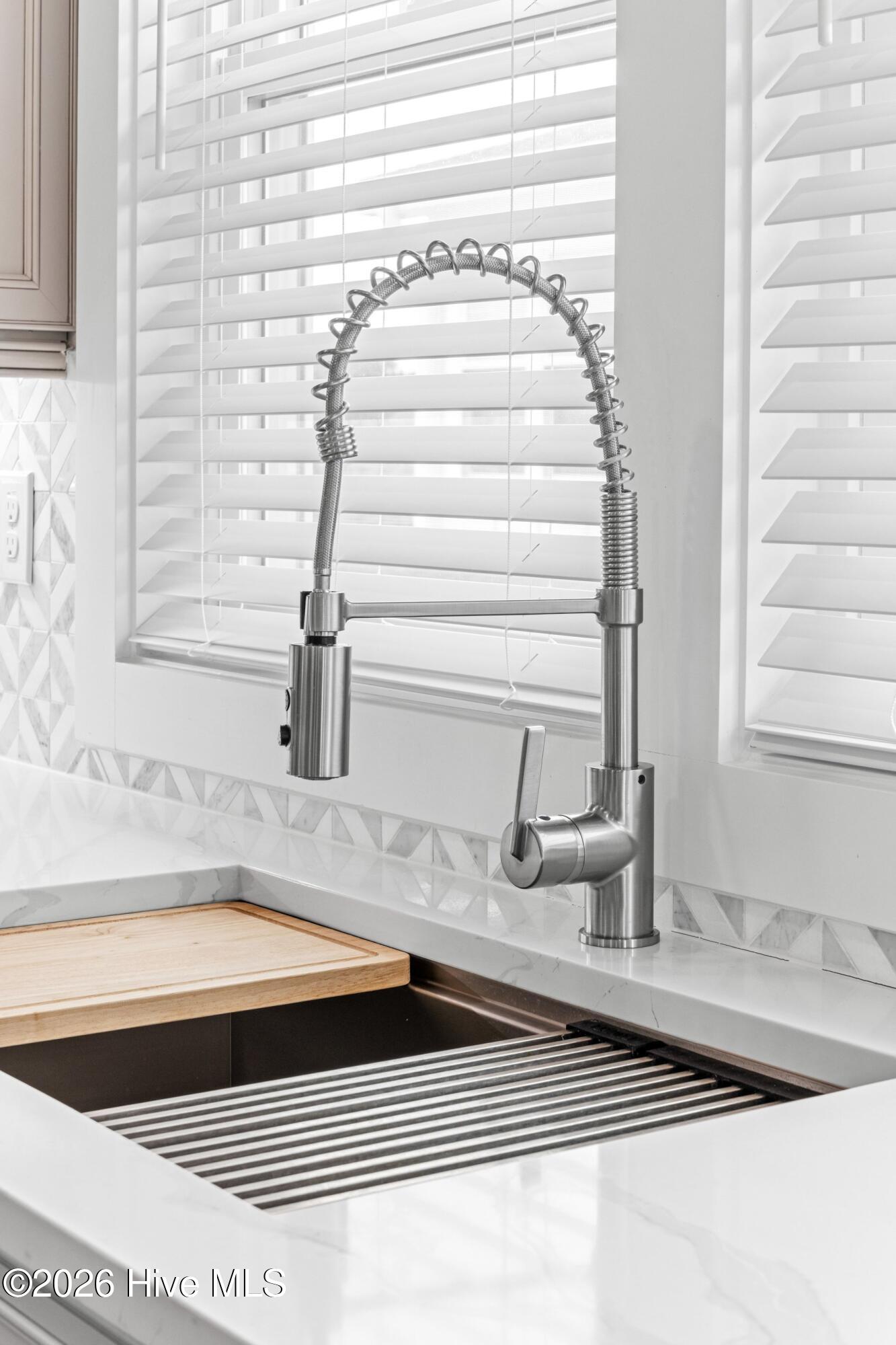 100558879 | Photo 18