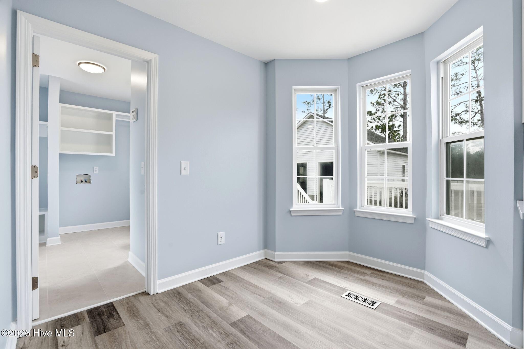 100557093 | Photo 32