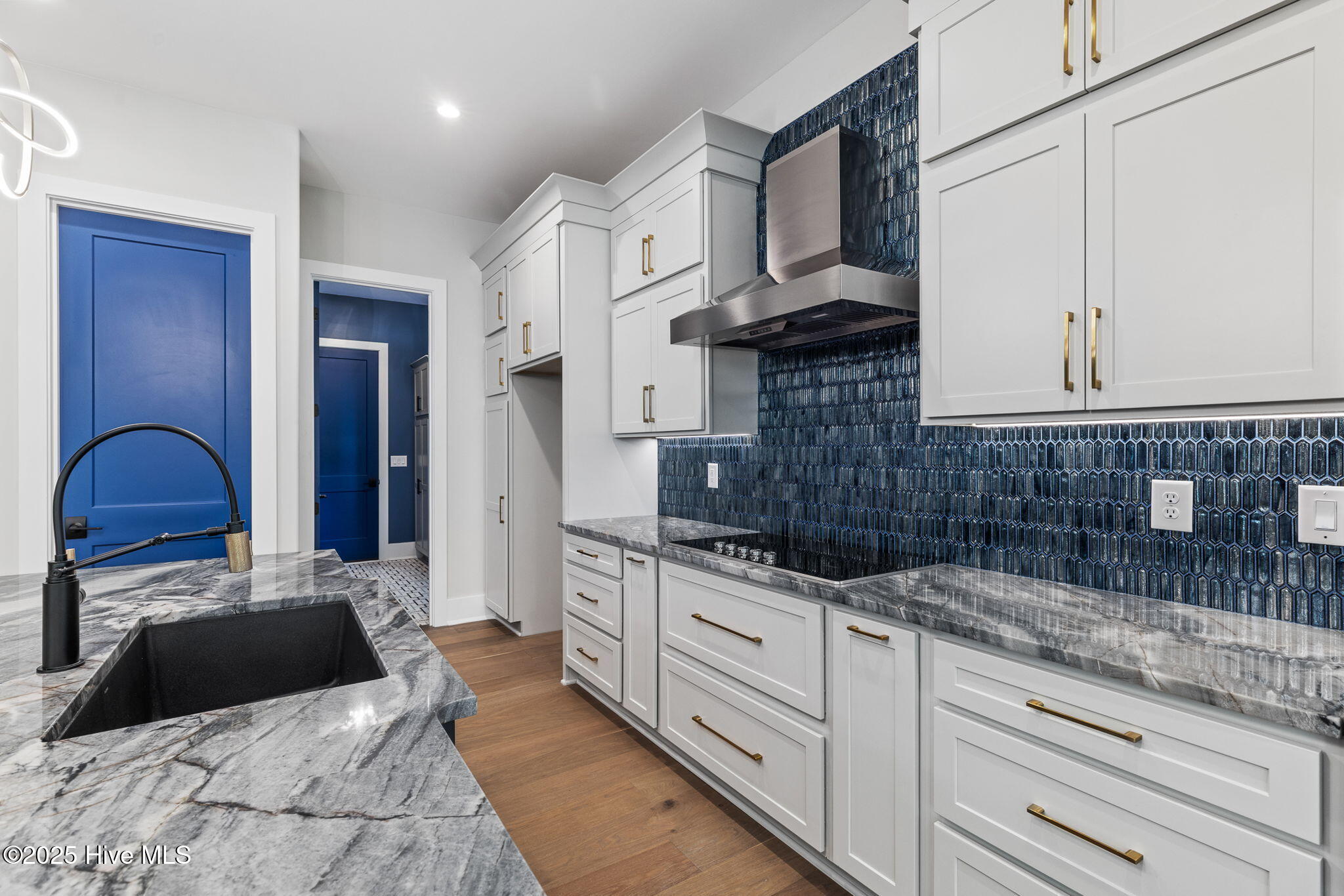 100522632 | Photo 25