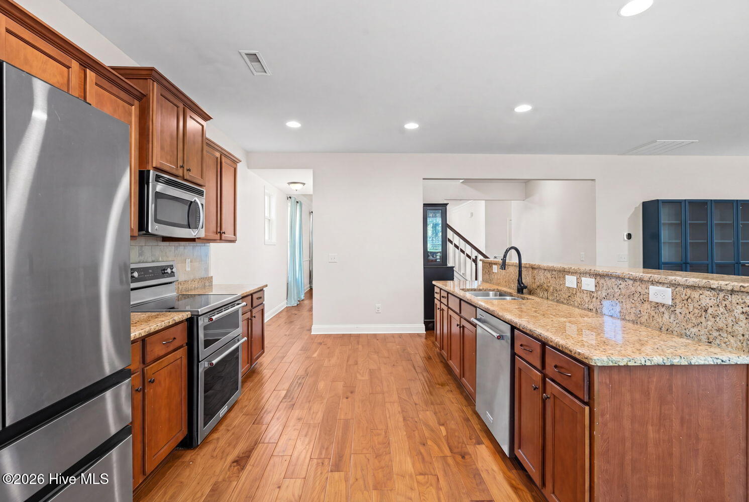 100566892 | Photo 21