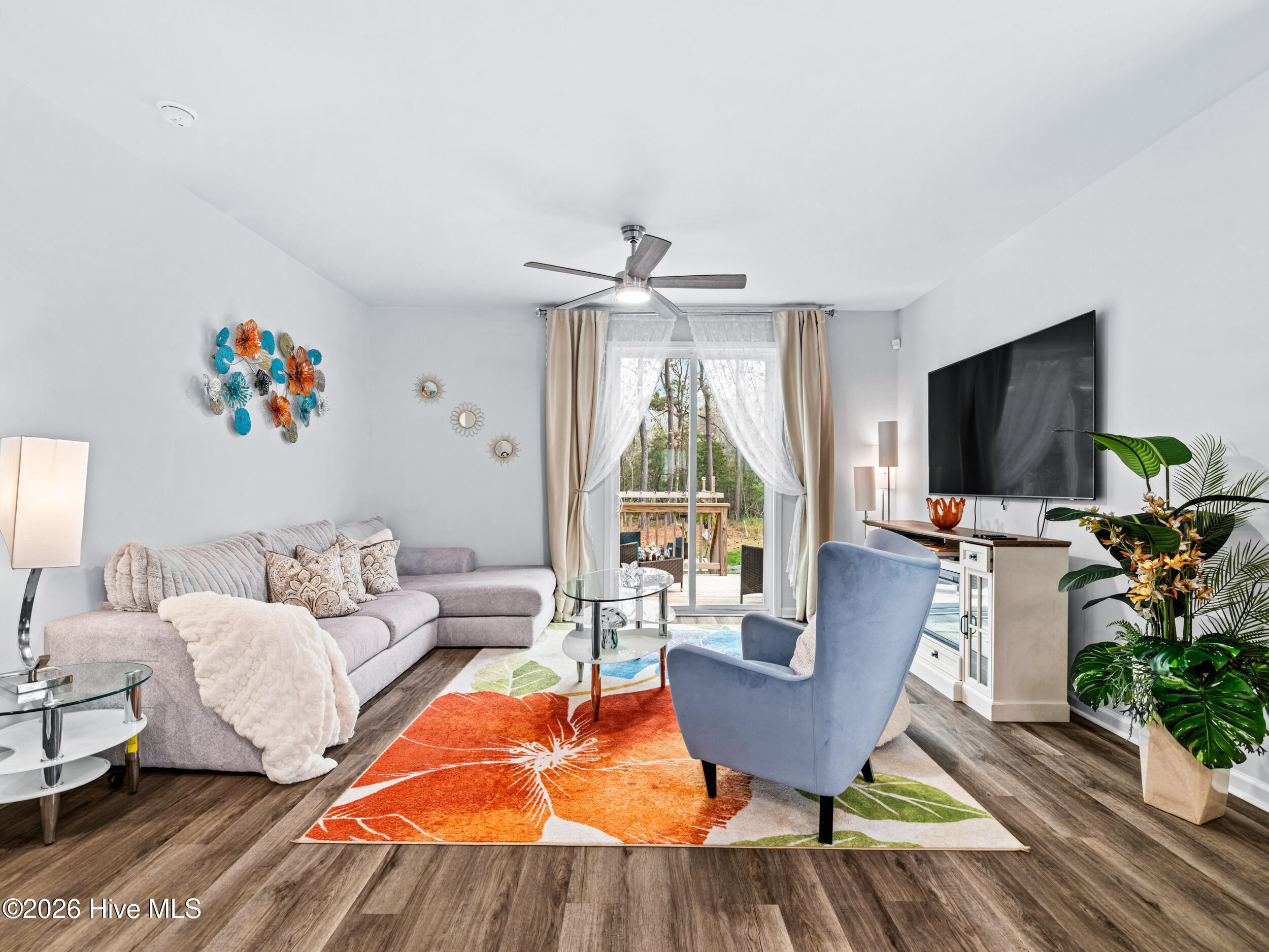 100562938 | Photo 19