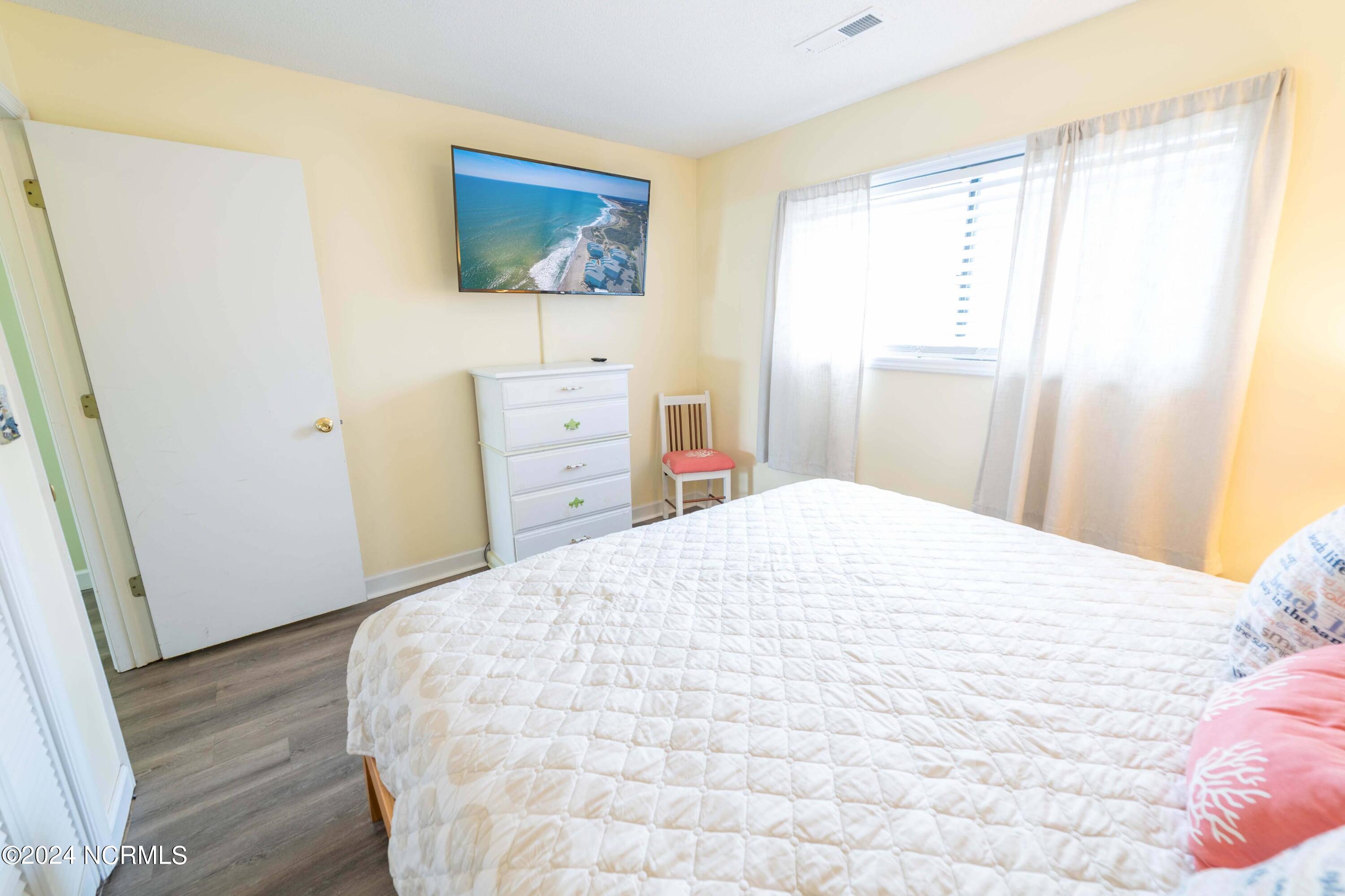 100557280 | Photo 14