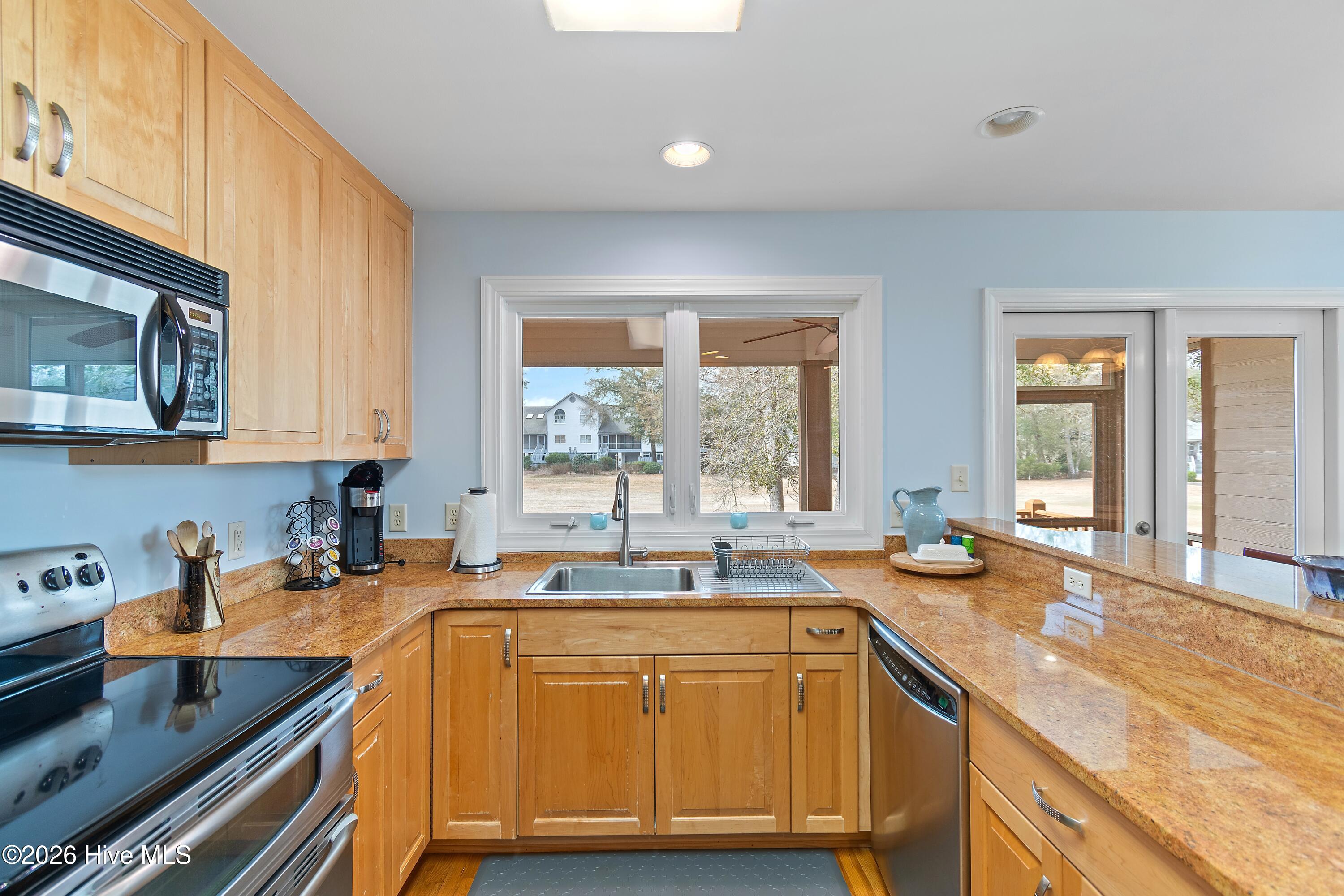 100557427 | Photo 34