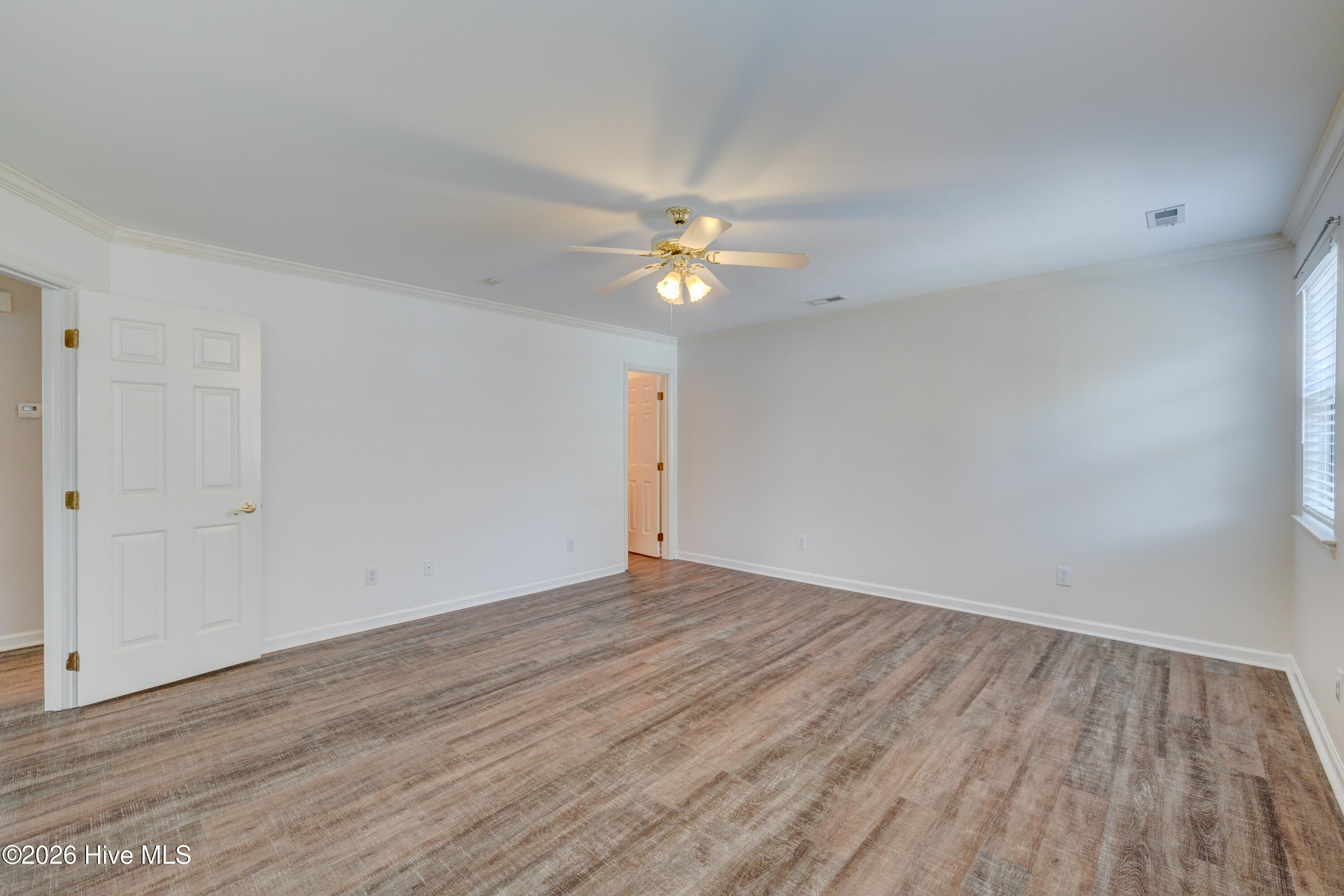 100562738 | Photo 34