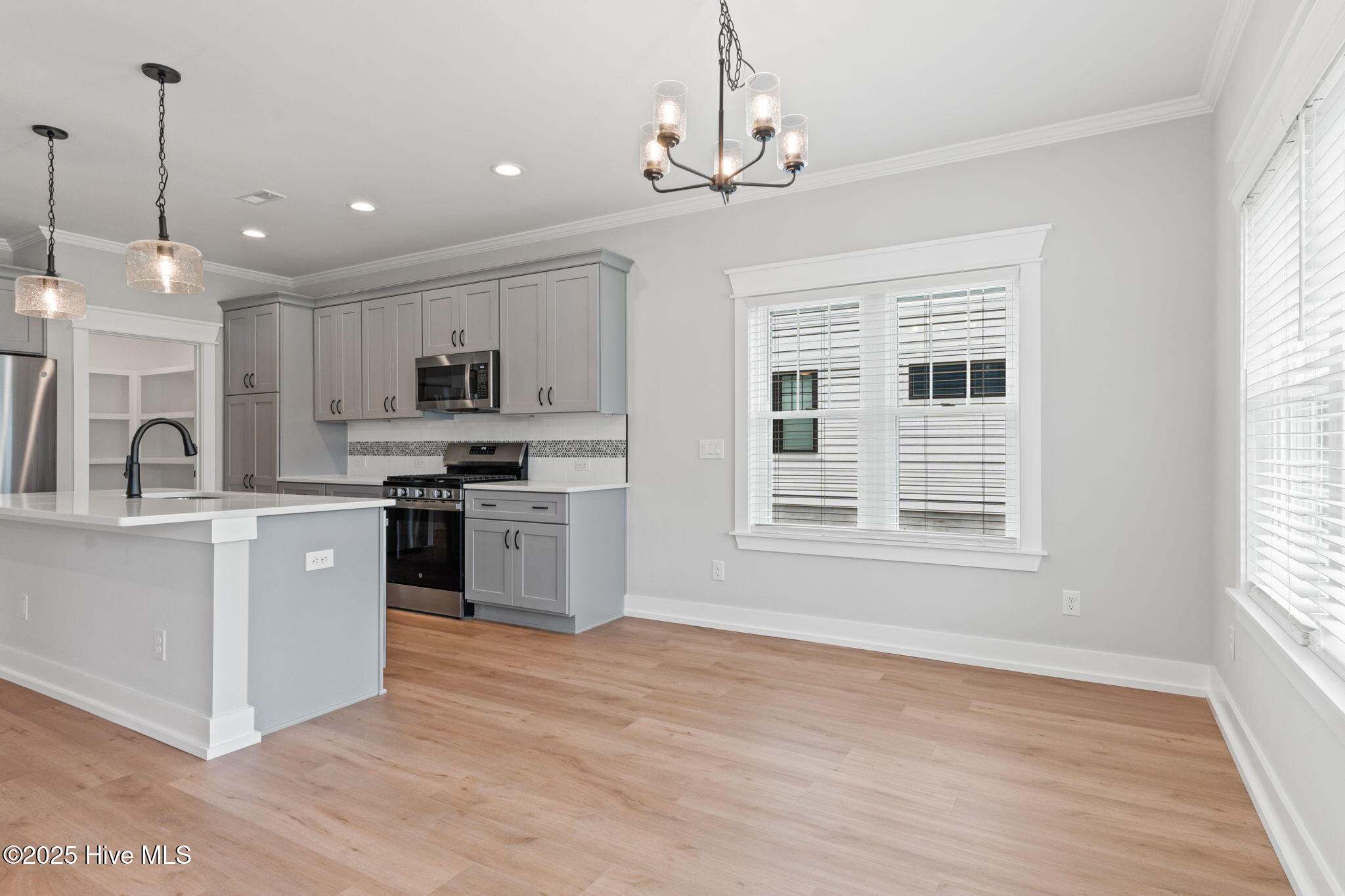 100479579 | Photo 30