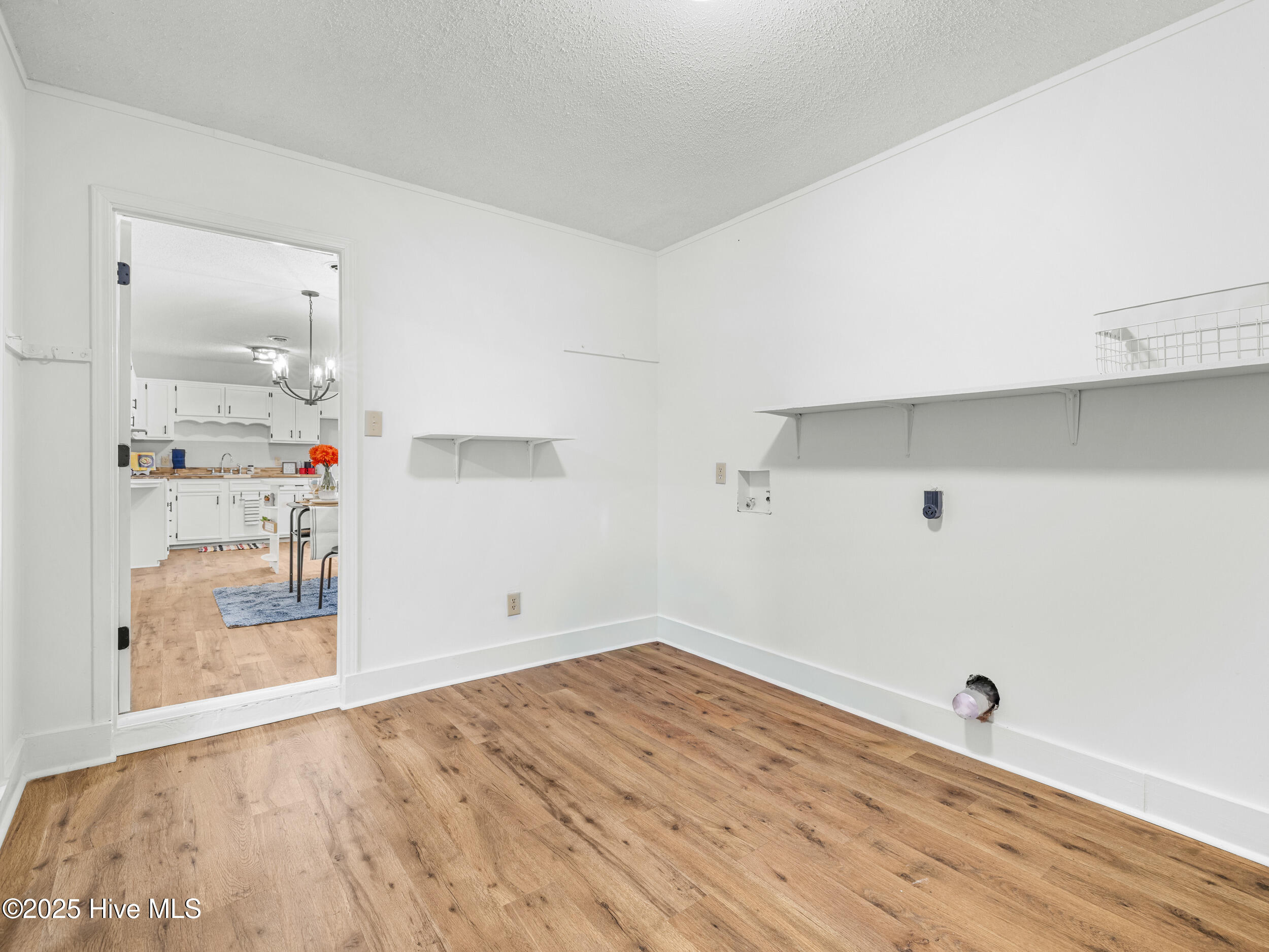 100546009 | Photo 26