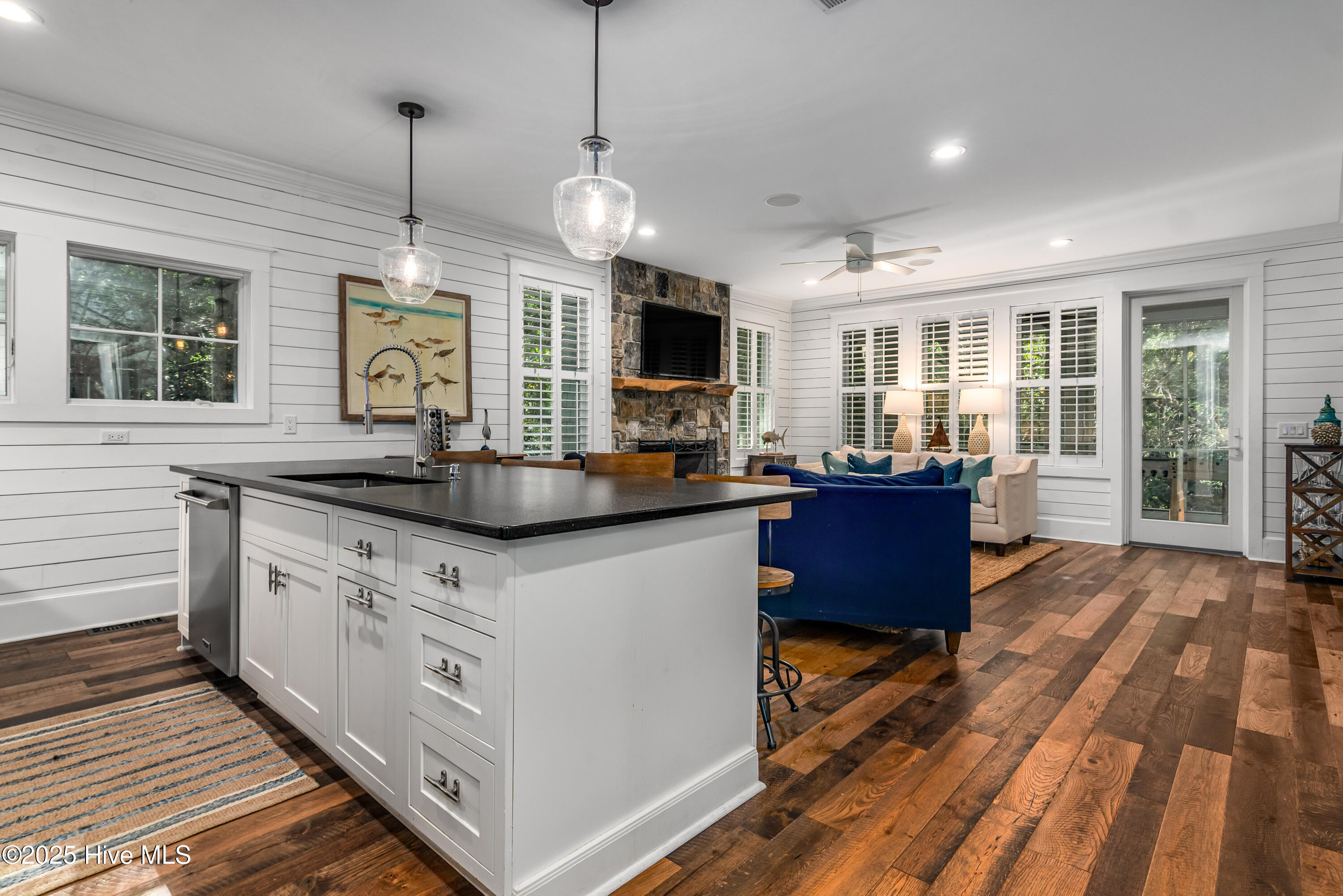 100530236 | Photo 12