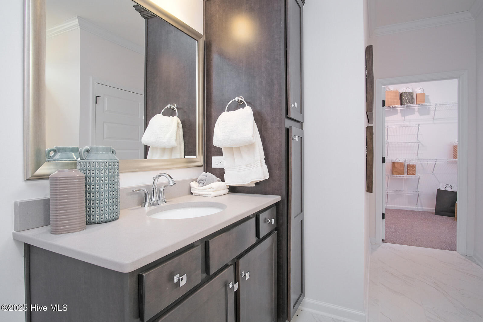 100558065 | Photo 16