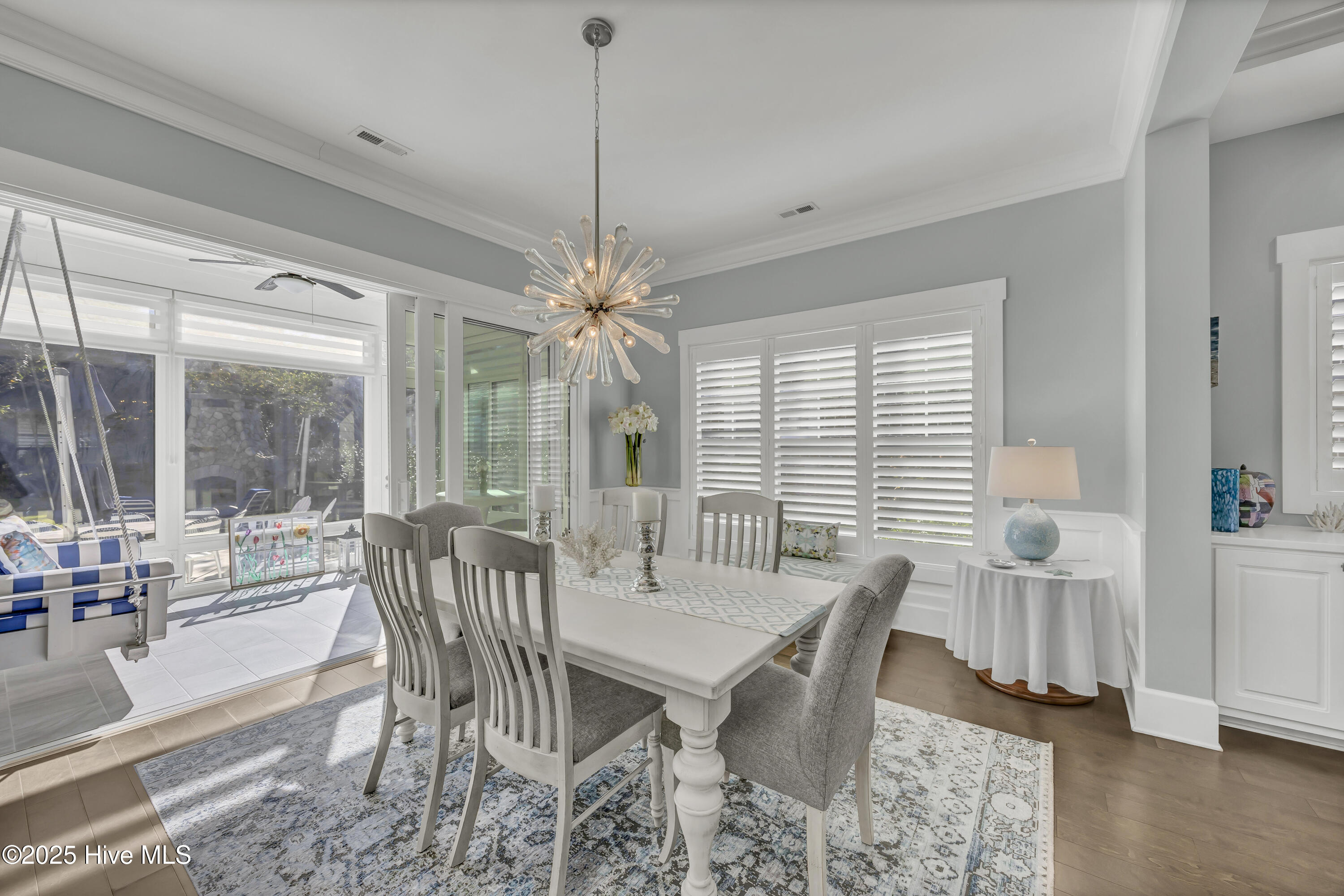 100538273 | Photo 19