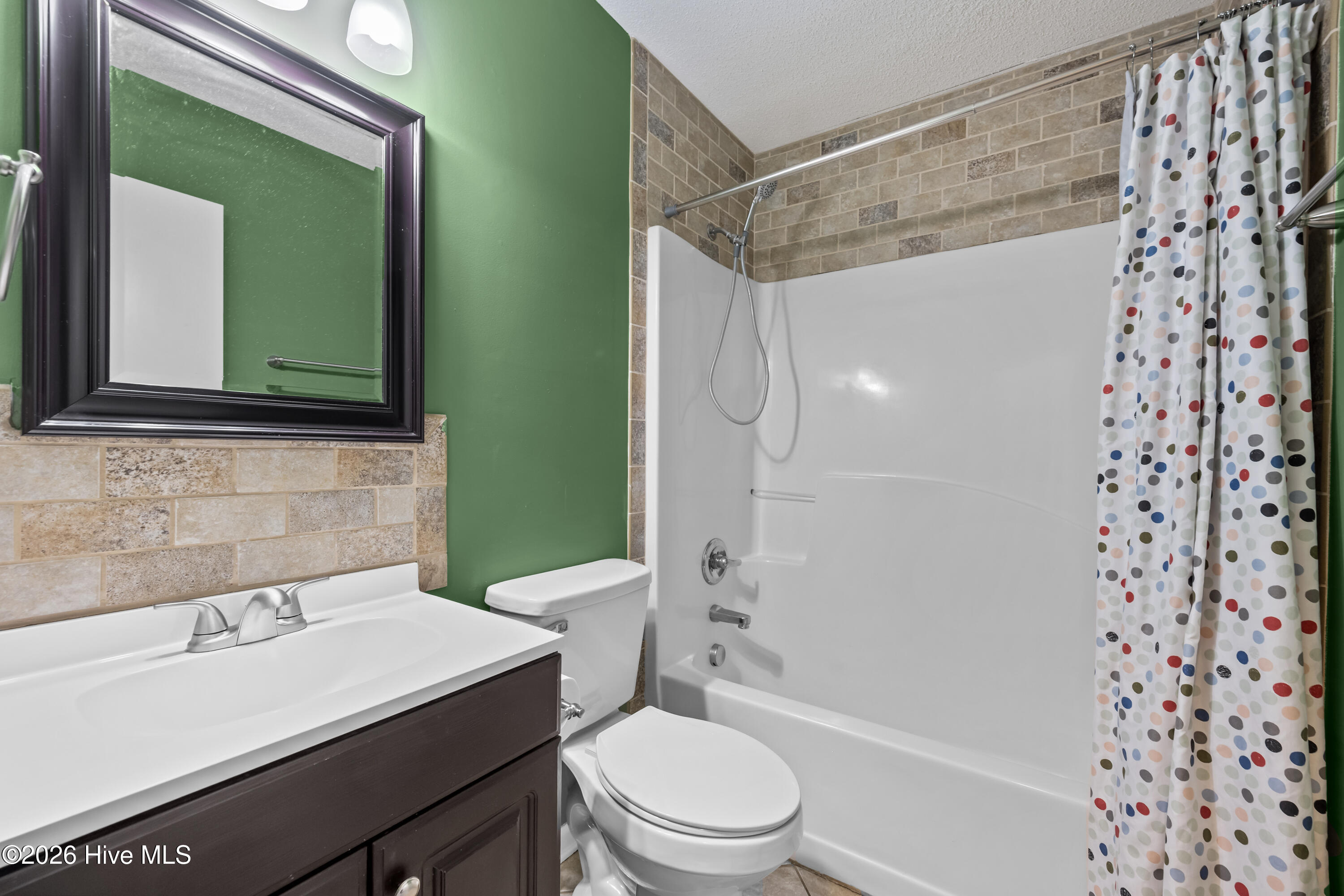 100556999 | Photo 24