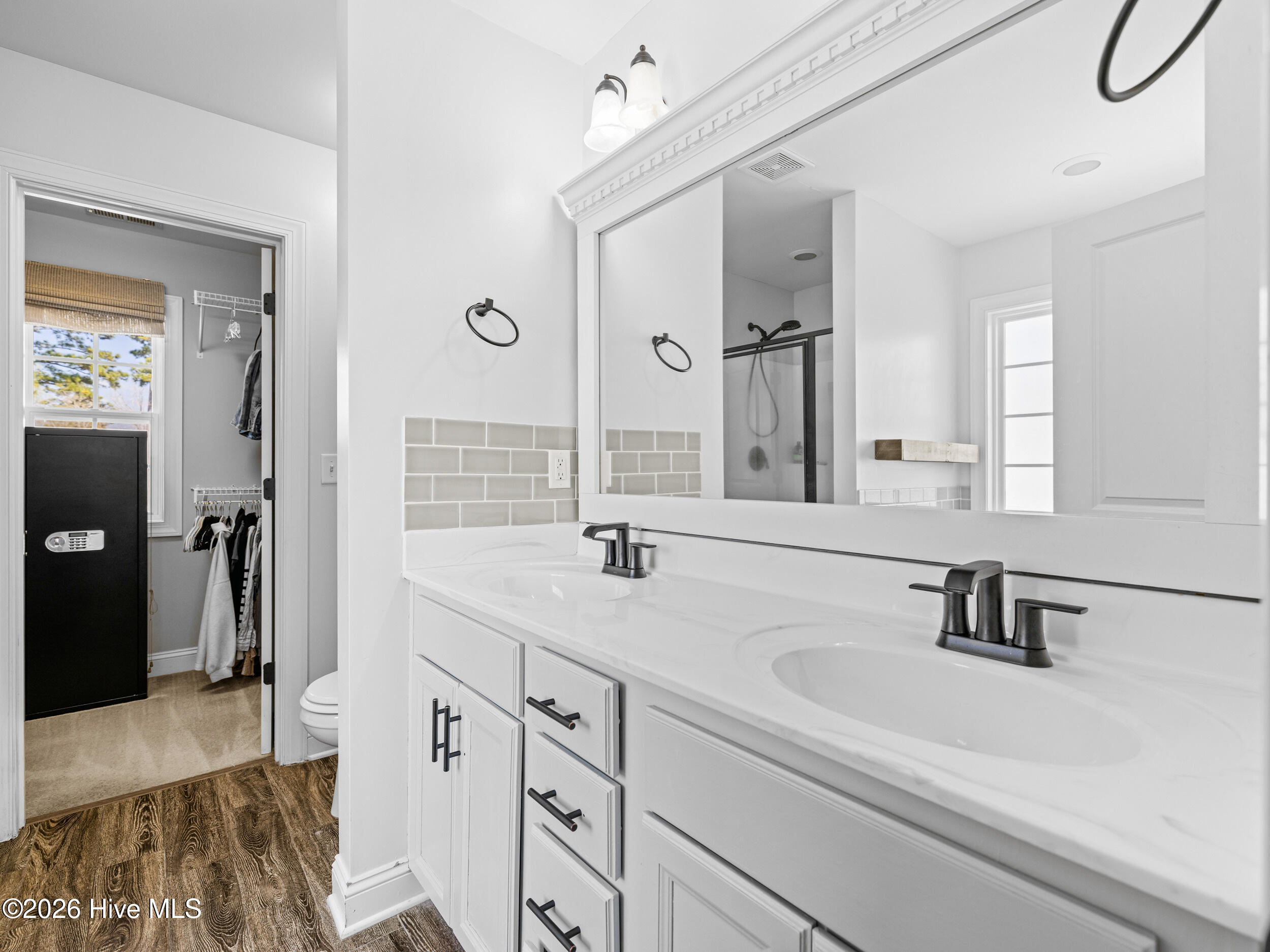 100566633 | Photo 46