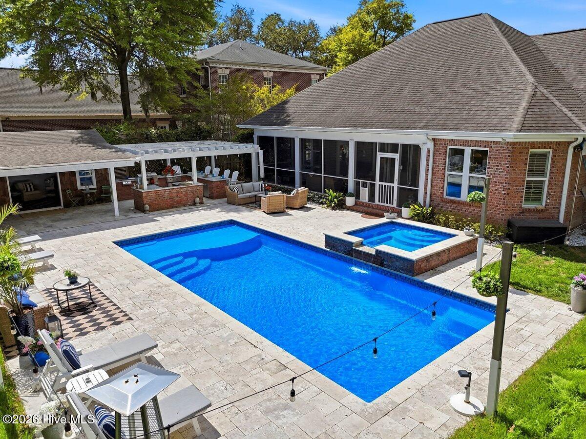 100564665 | Photo 64