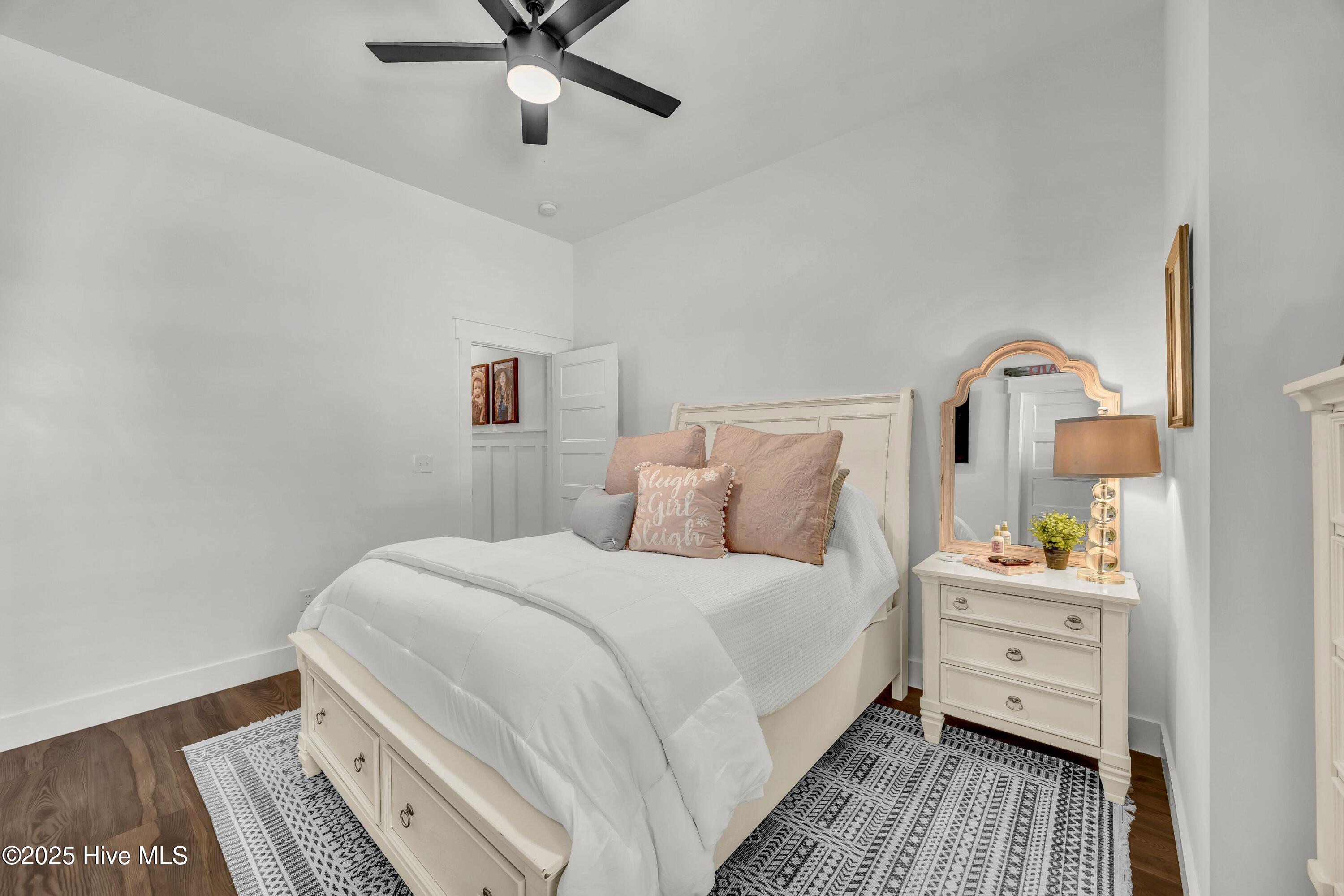 100543127 | Photo 43