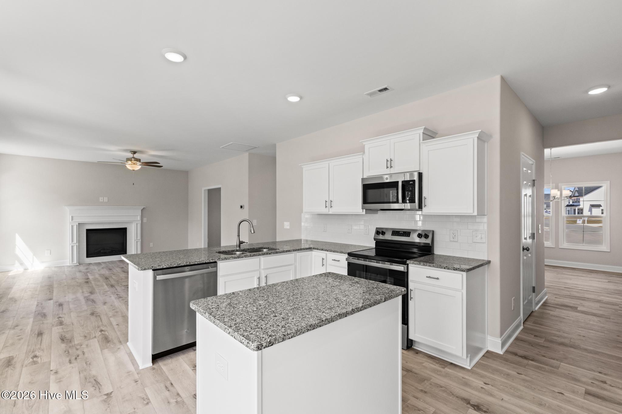 100544649 | Photo 13