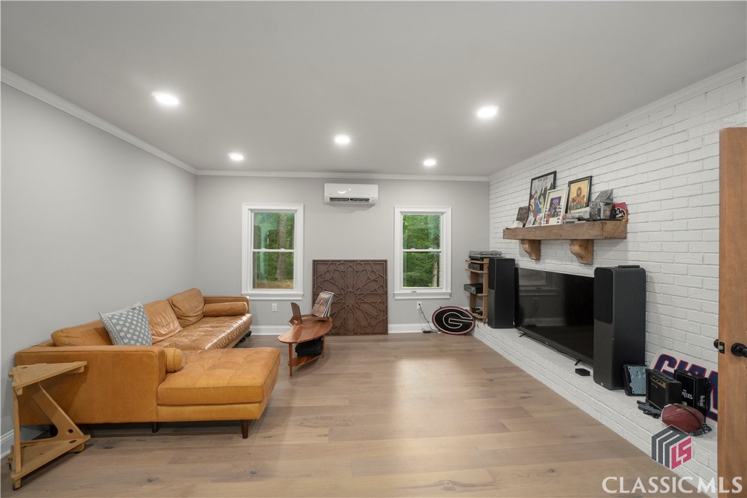 1041 Hollow Creek Way